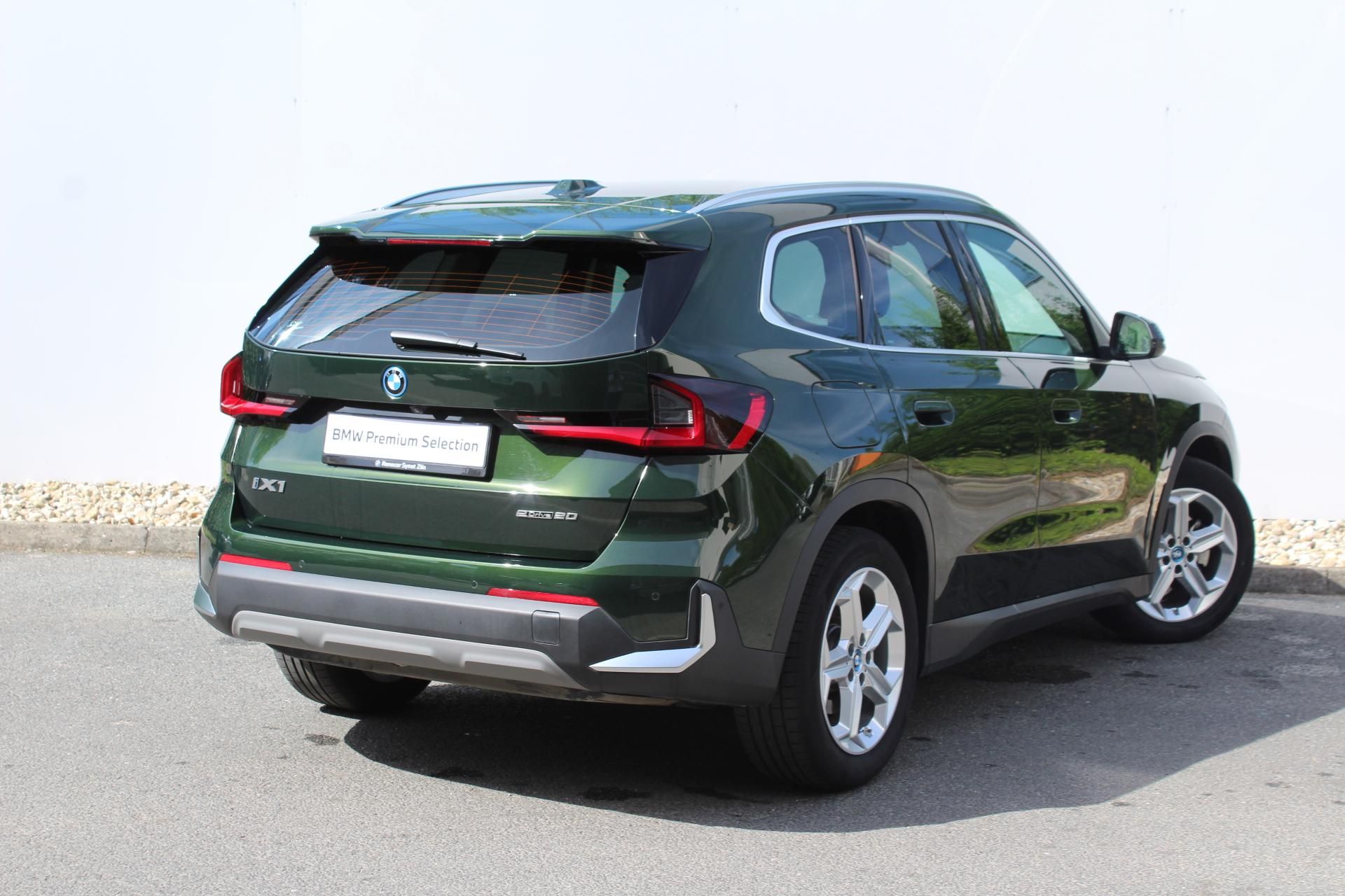BMW iX1, eDrive20 - fotka 2