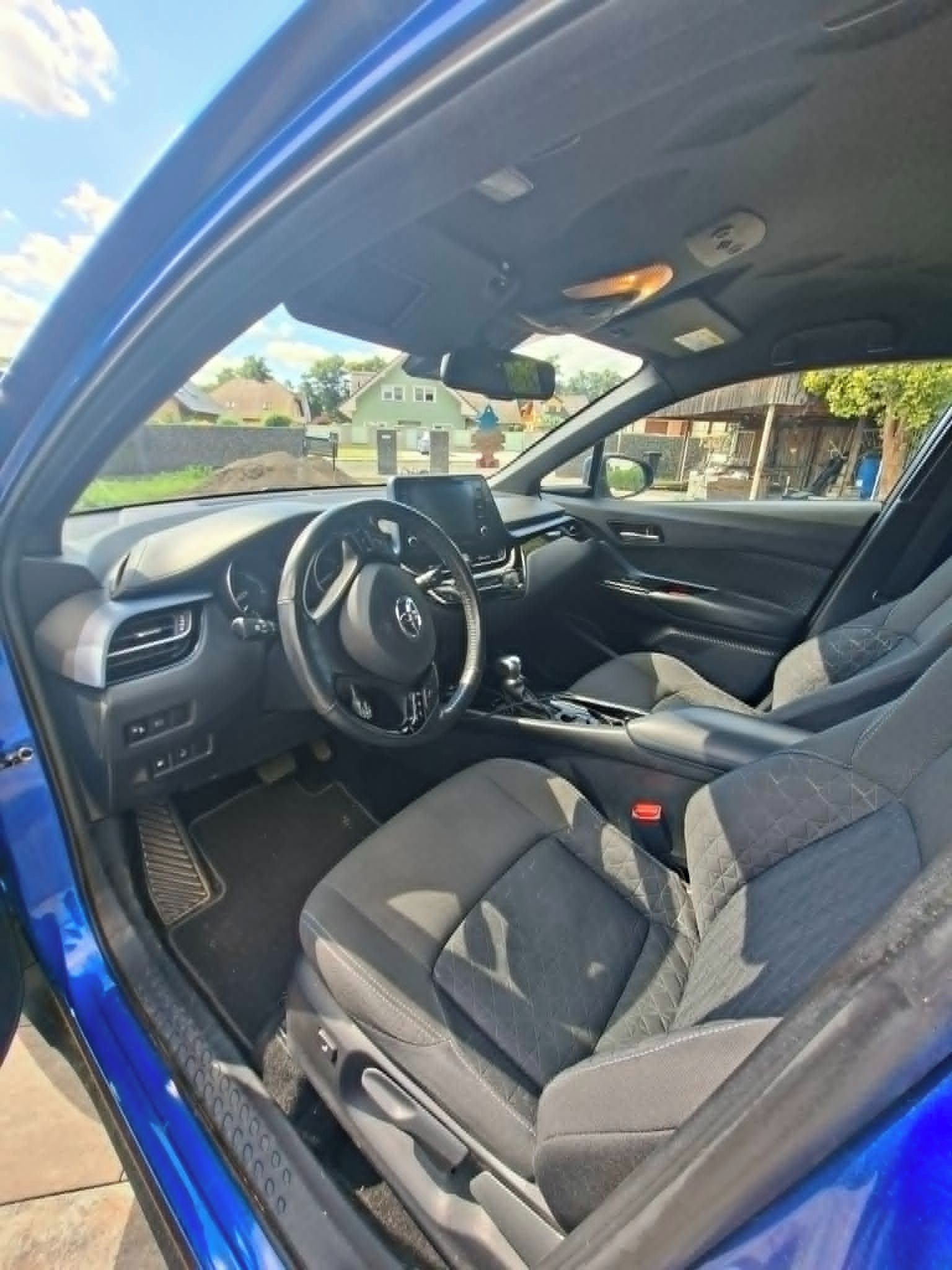 Toyota C-HR, 1.8 Hybrid, servisováno - fotka 3