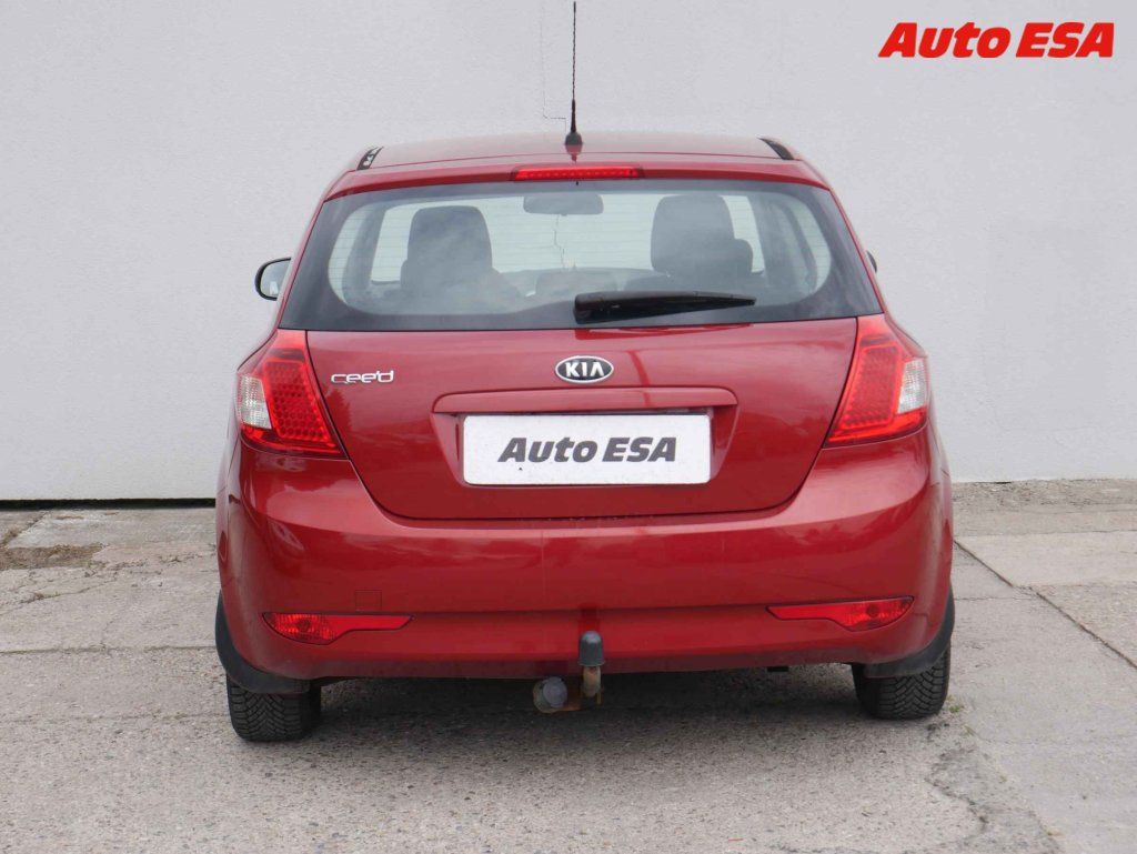 Kia Cee´d, 1.4i,2.maj,ČR - fotka 5