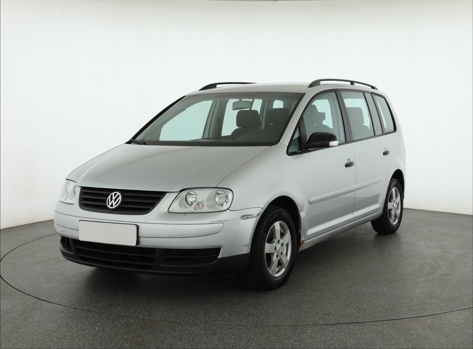 Volkswagen Touran, 1.6 FSI, Trendline, Tažné - fotka 2