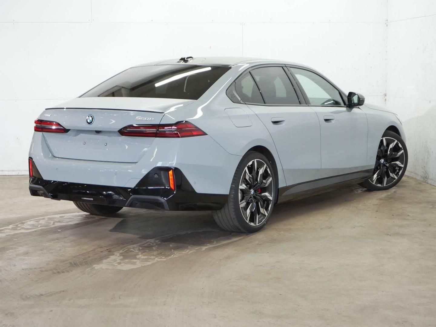 BMW Řada 5, 550e xDrive Tažné M PRO - fotka 4