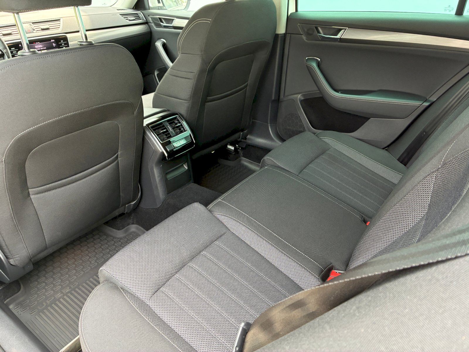 Škoda Superb, 2,0 TDI / 110 kW Style - fotka 6