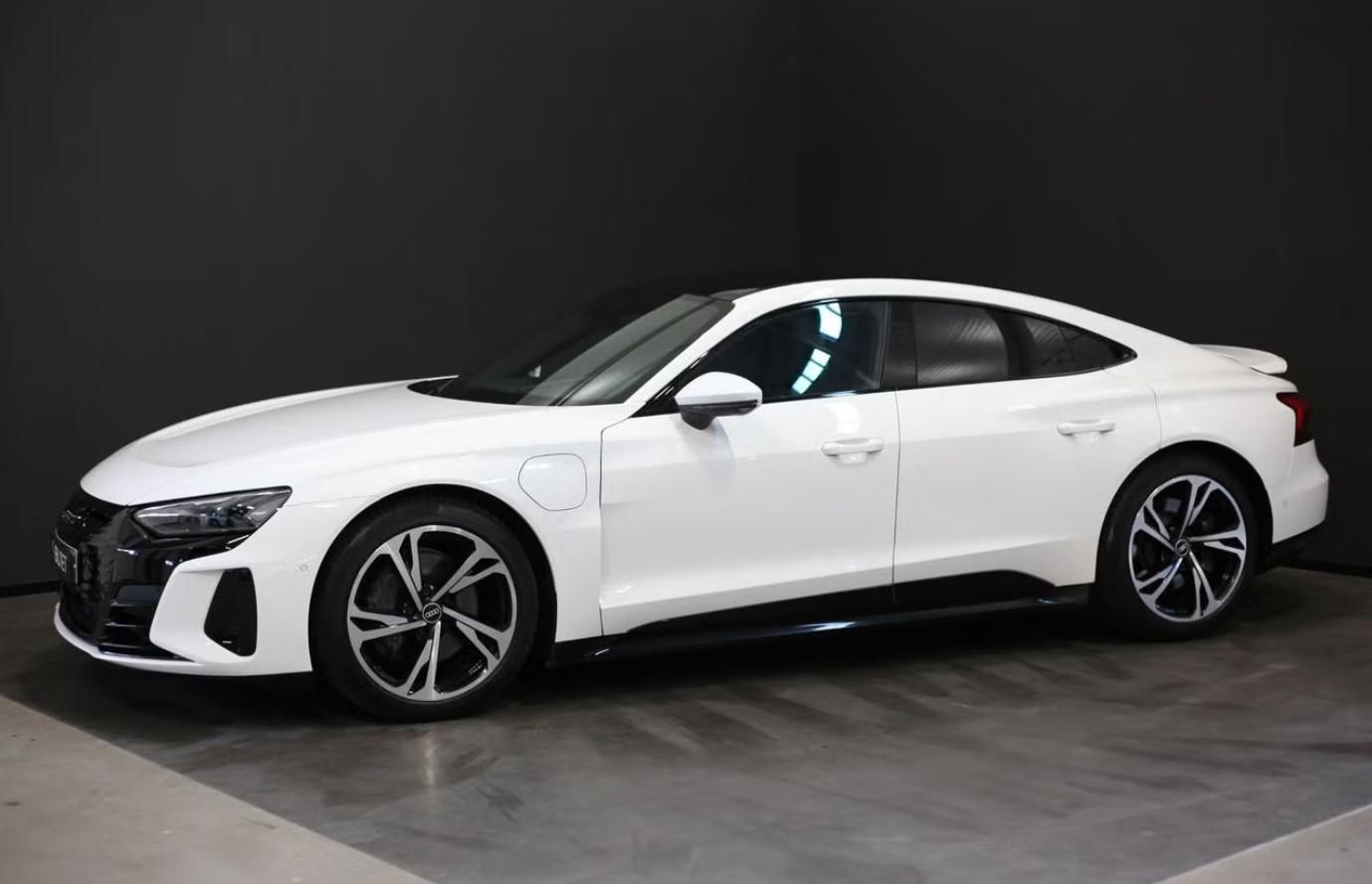 Audi e-tron GT, Quattro 360k Matrix Panorama - fotka 2