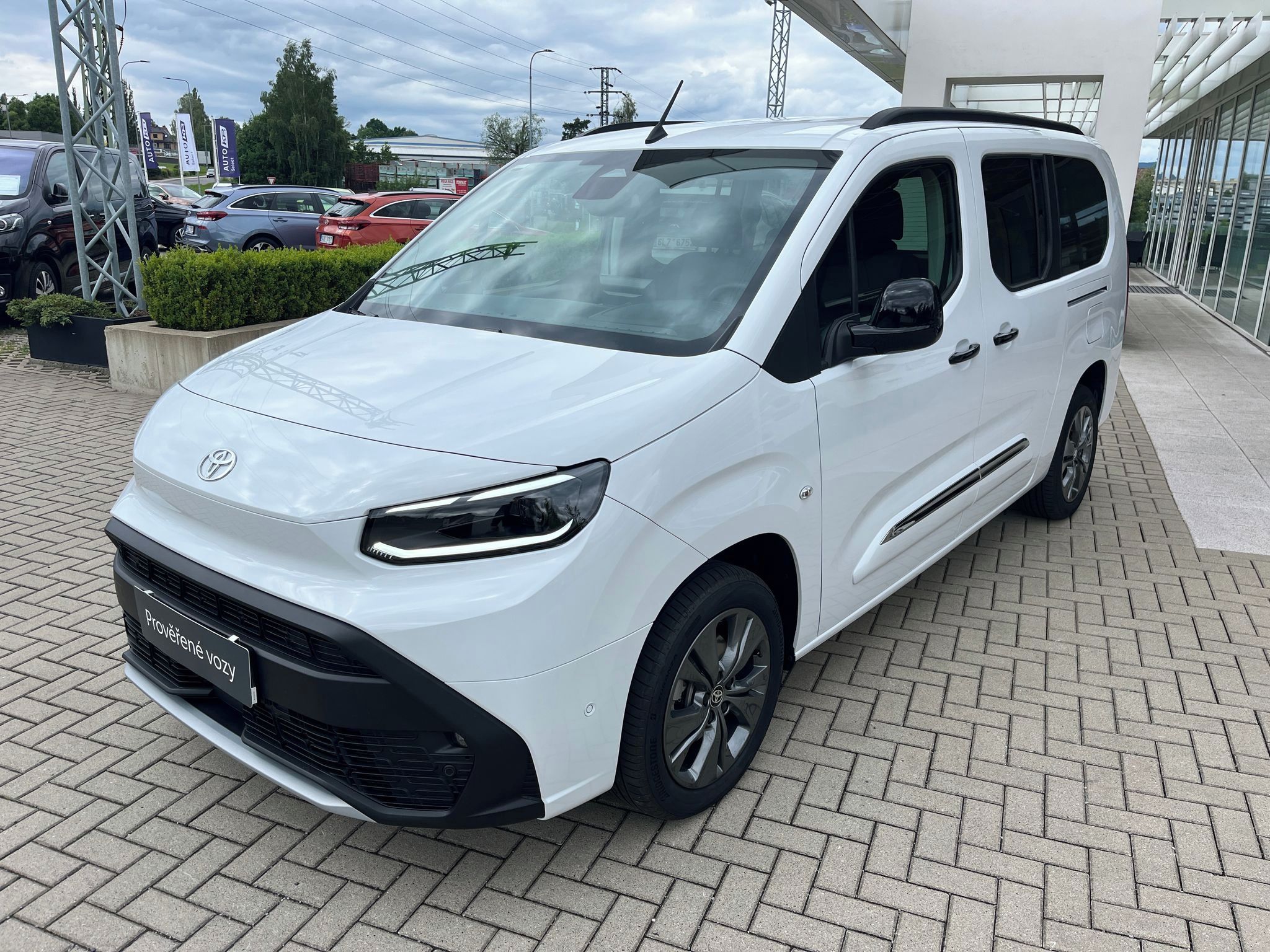 Toyota Proace City Verso, 1.5 D 96kW VIP AT 7S Long + TZ - fotka 2