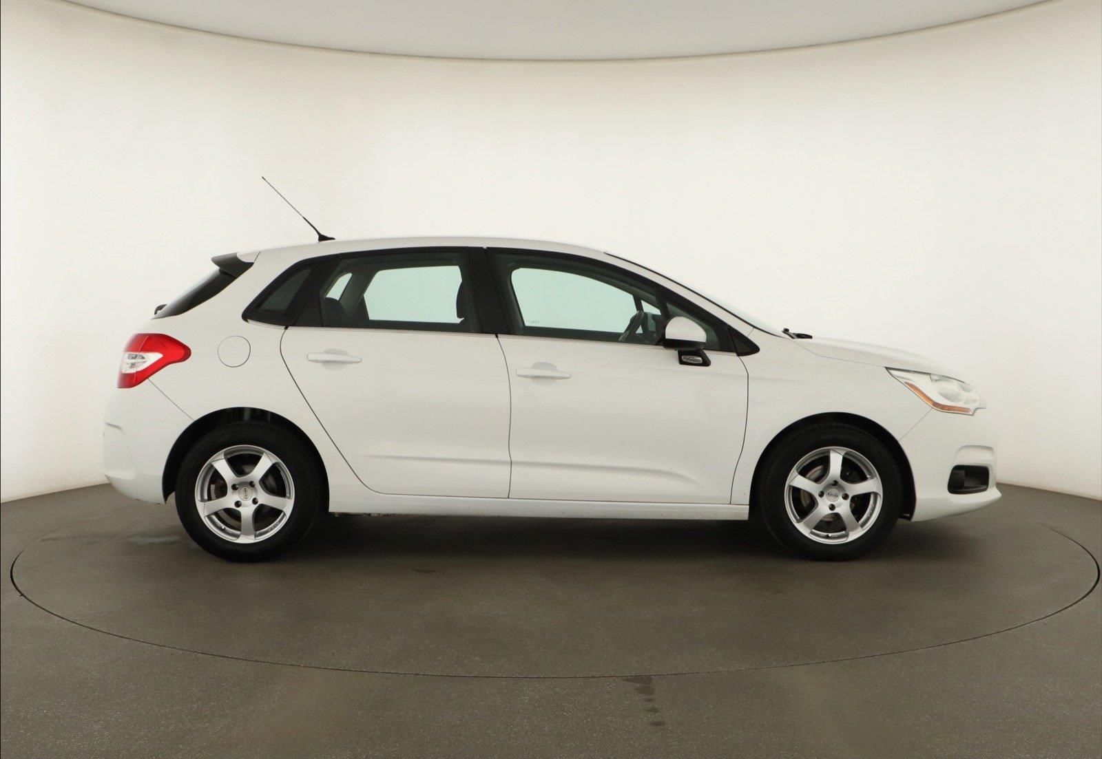 Citroën C4, 1.6 HDi, ČR,1.maj, Klima - fotka 6