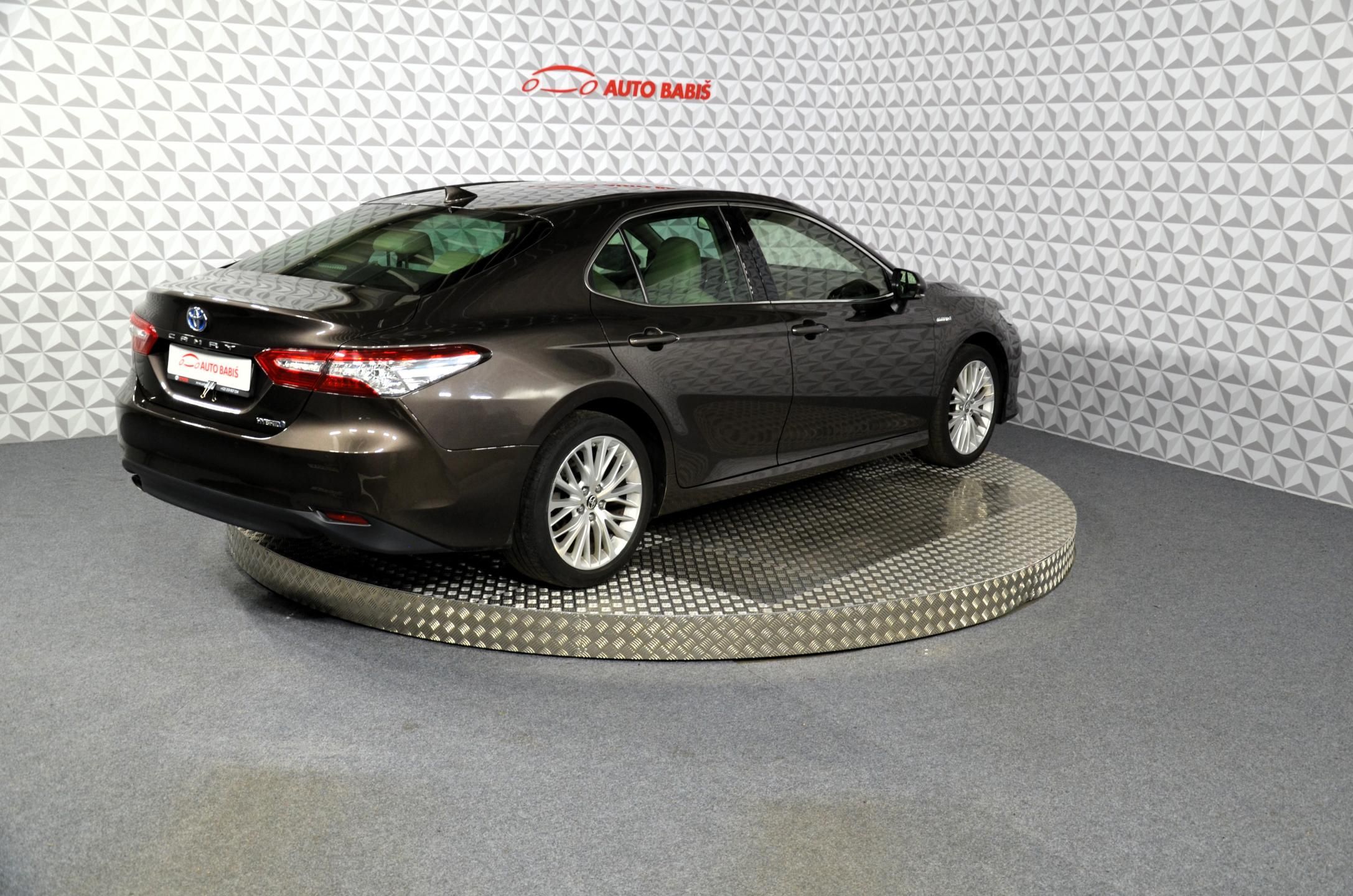 Toyota Camry, 2.5Hyb. Executive AT - fotka 6