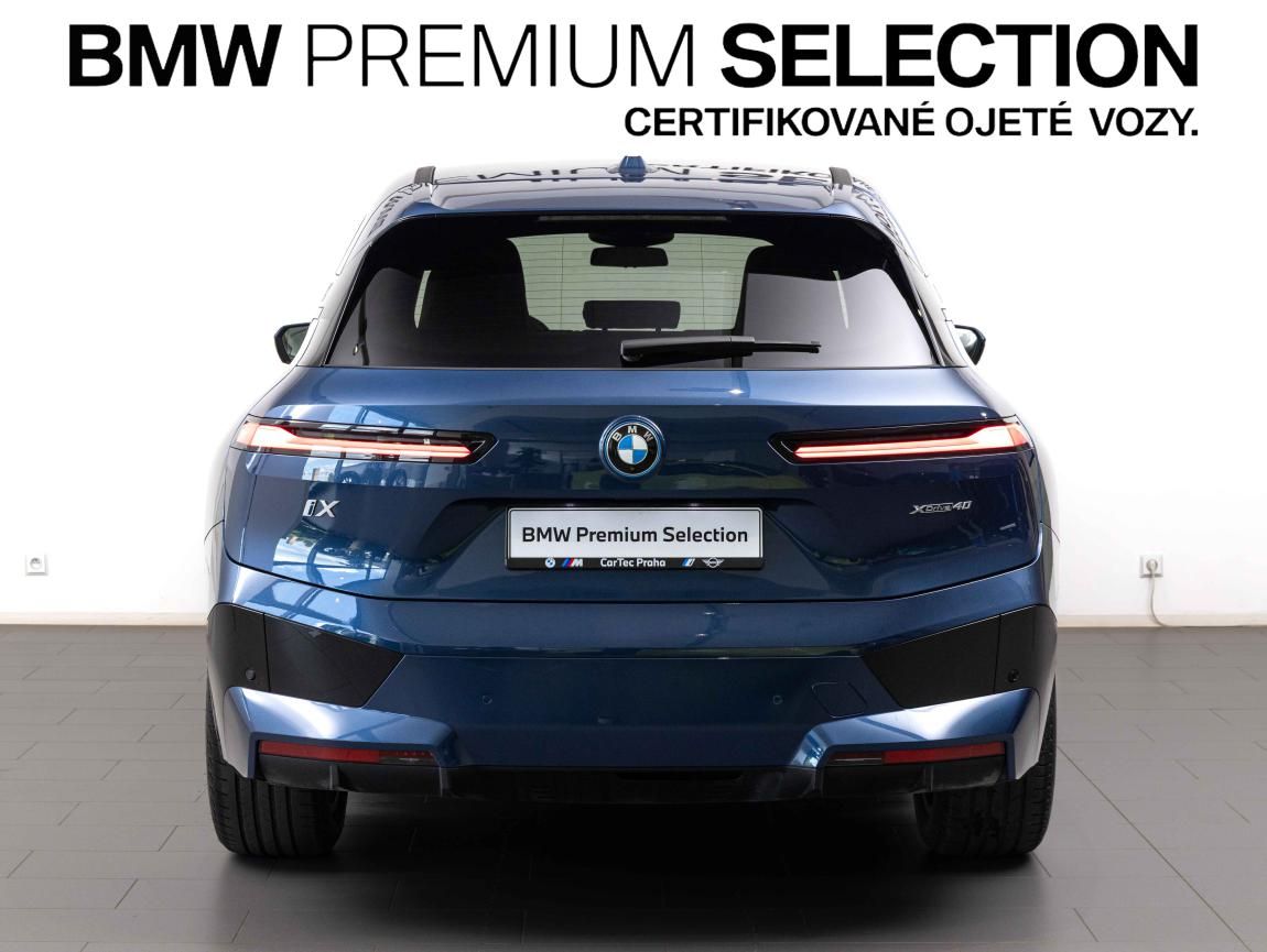 BMW iX, xDrive40 - fotka 4