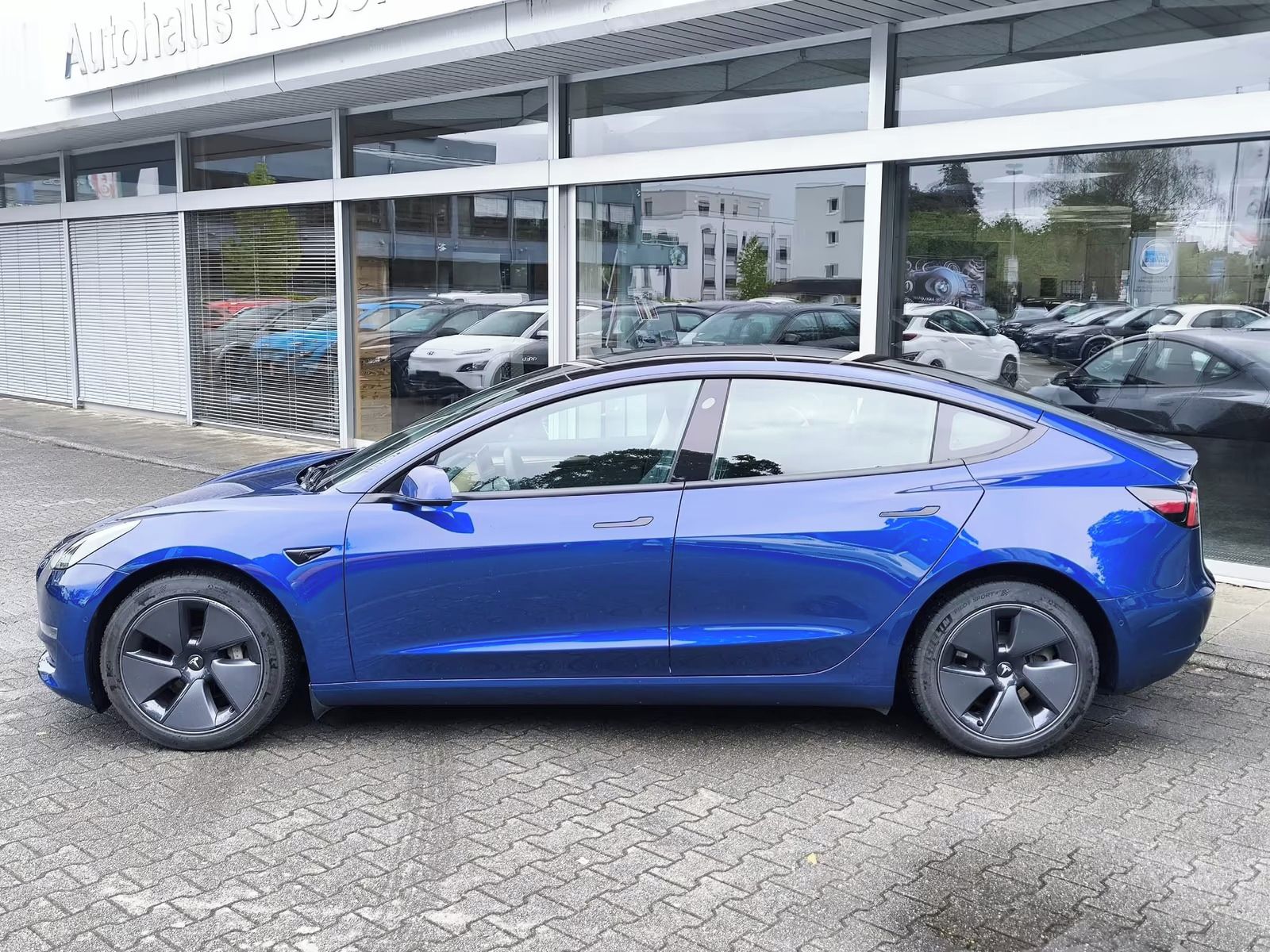 Tesla Model 3, LongRange, 366kW, SOH93% - fotka 3