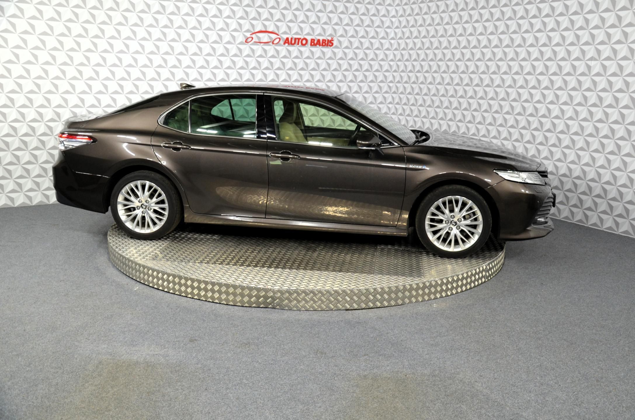 Toyota Camry, 2.5Hyb. Executive AT - fotka 4