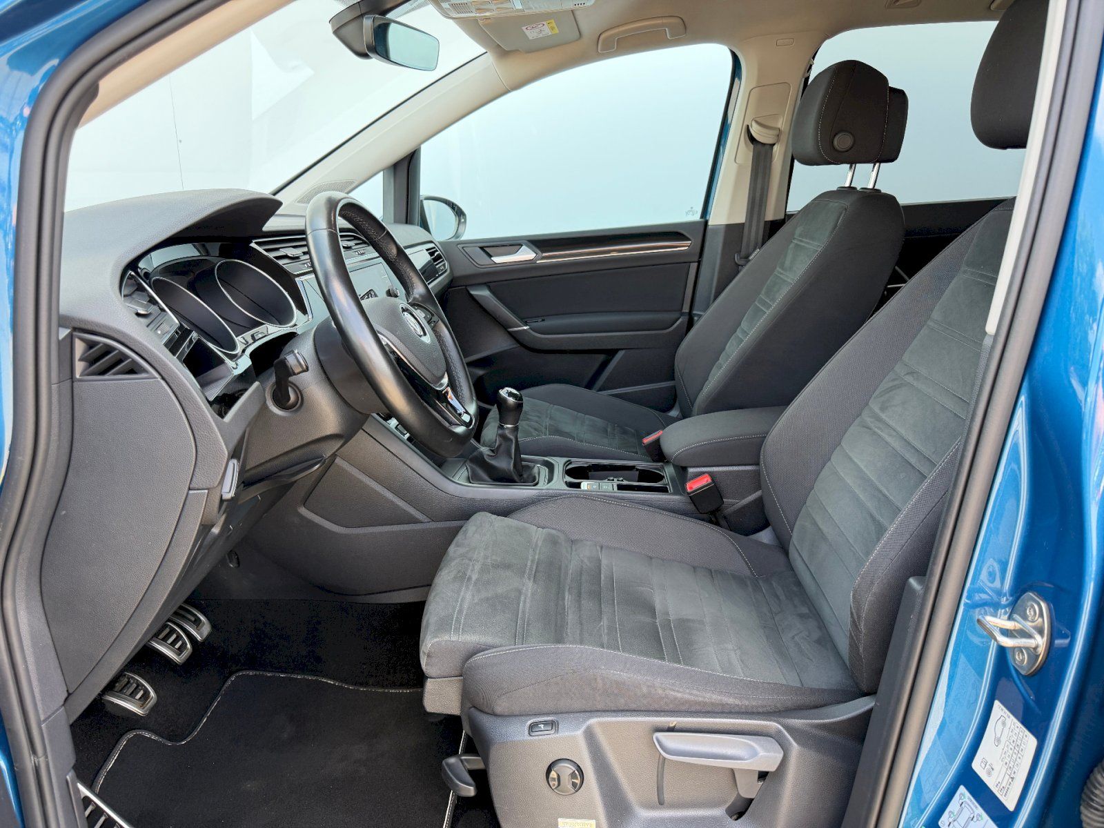 Volkswagen Touran, 1.5 TSI 110kW R-LINE Comfort - fotka 5