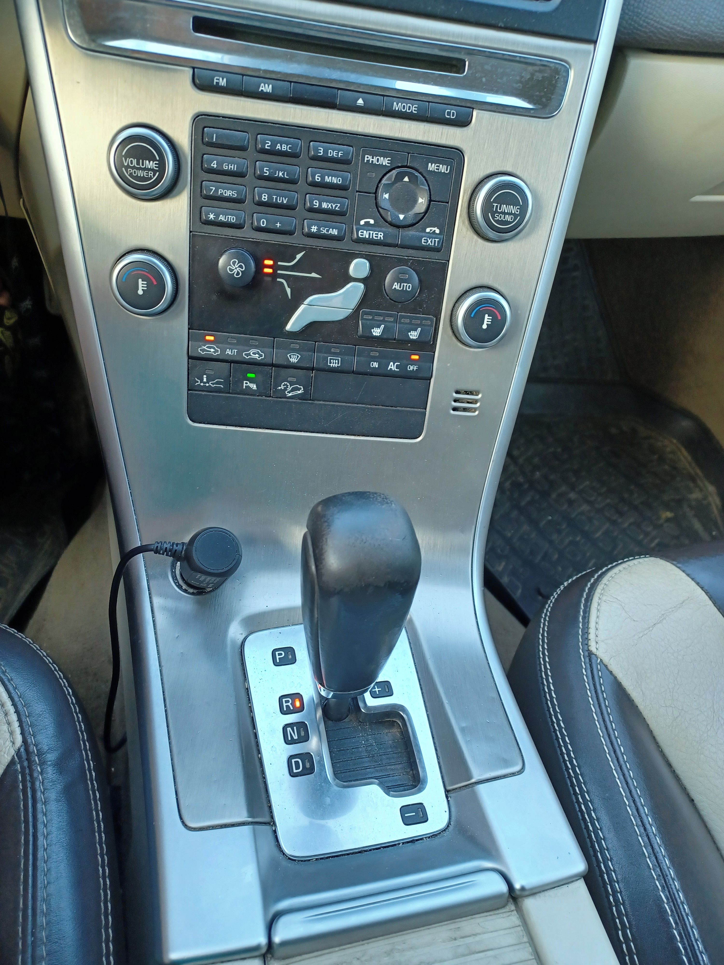 Volvo XC60, 2,4 D5 NOVÉ ČR - fotka 6