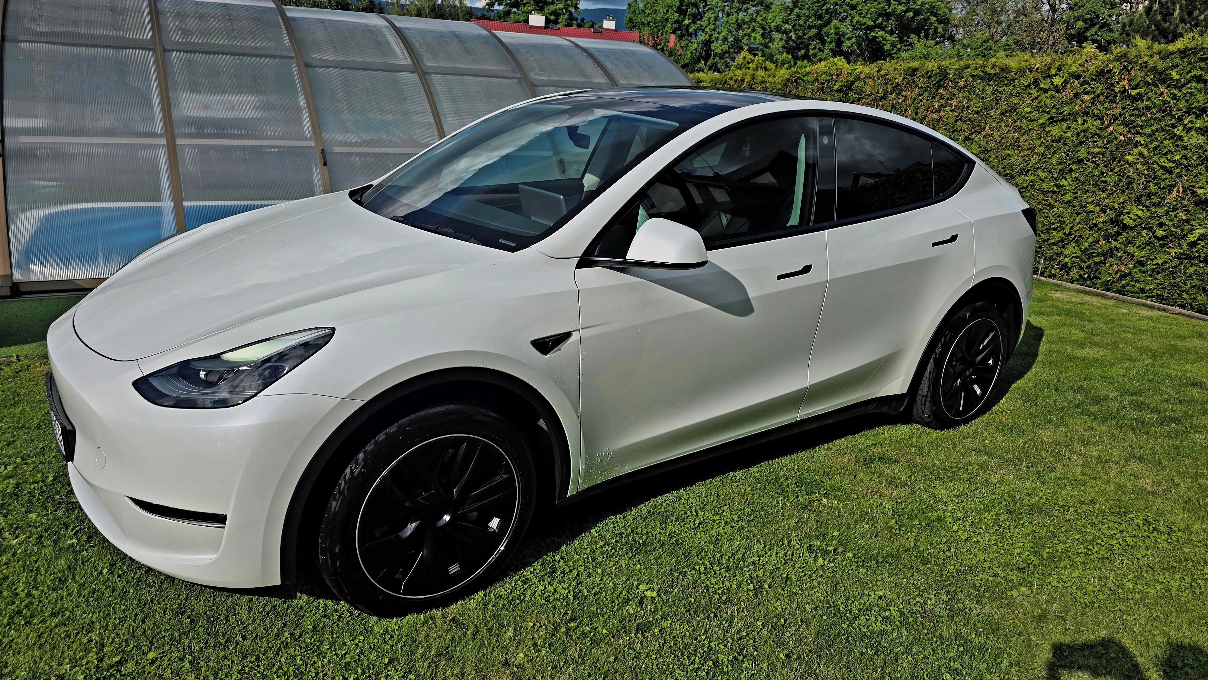 Tesla Model Y, 22.777 km/odpočet DPH/nová CZ