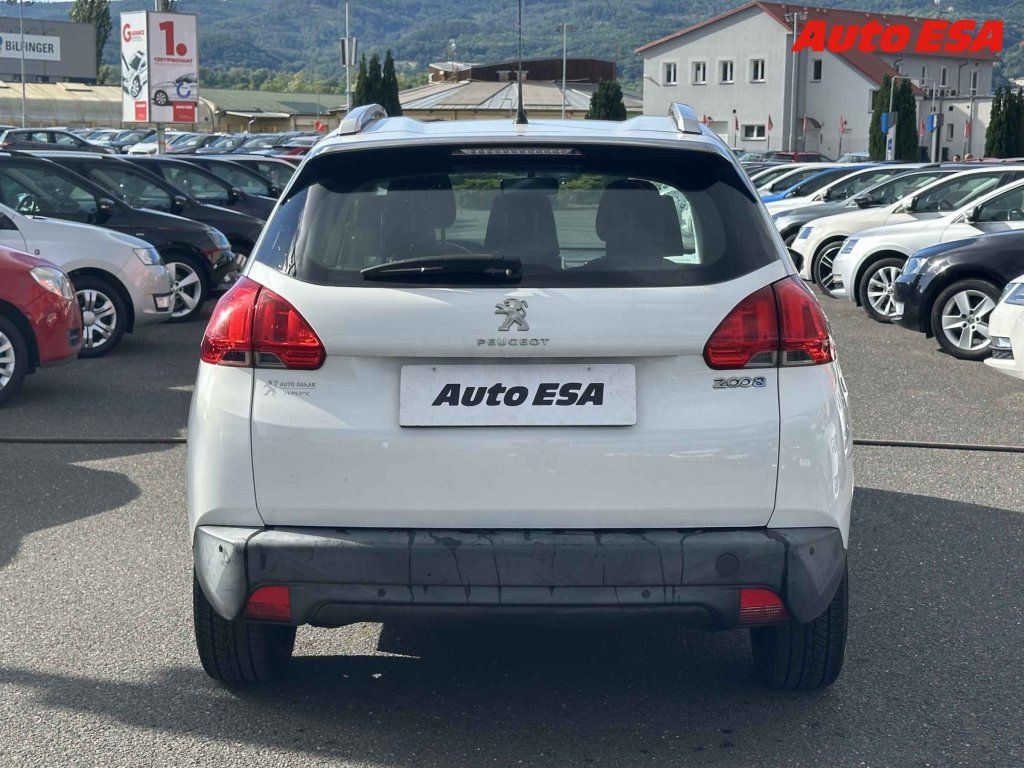 Peugeot 2008, 1.2PT - fotka 5