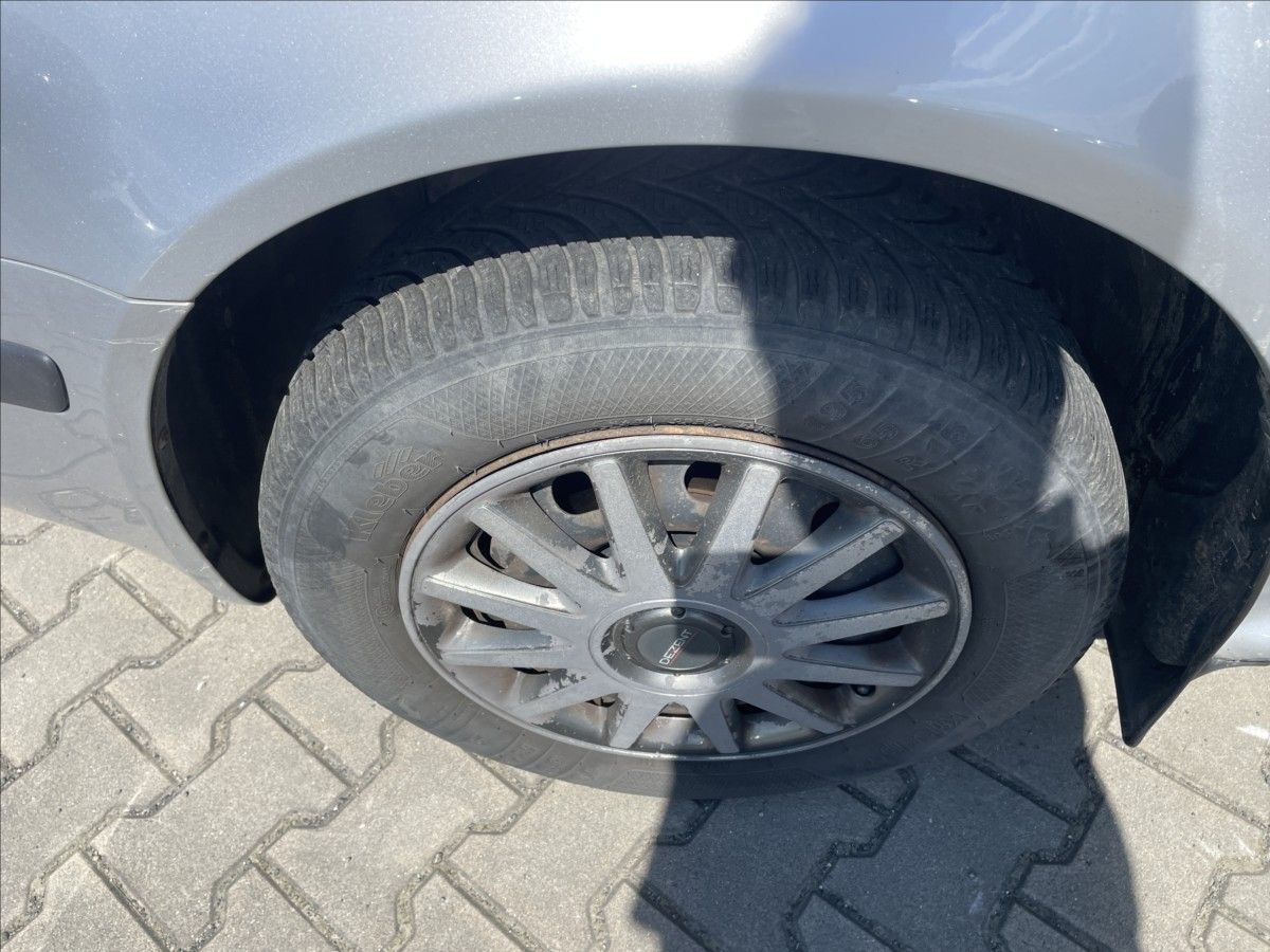 Škoda Octavia, 1,6 i 75 kW ČR KLIMA OK STK 2/ - fotka 6