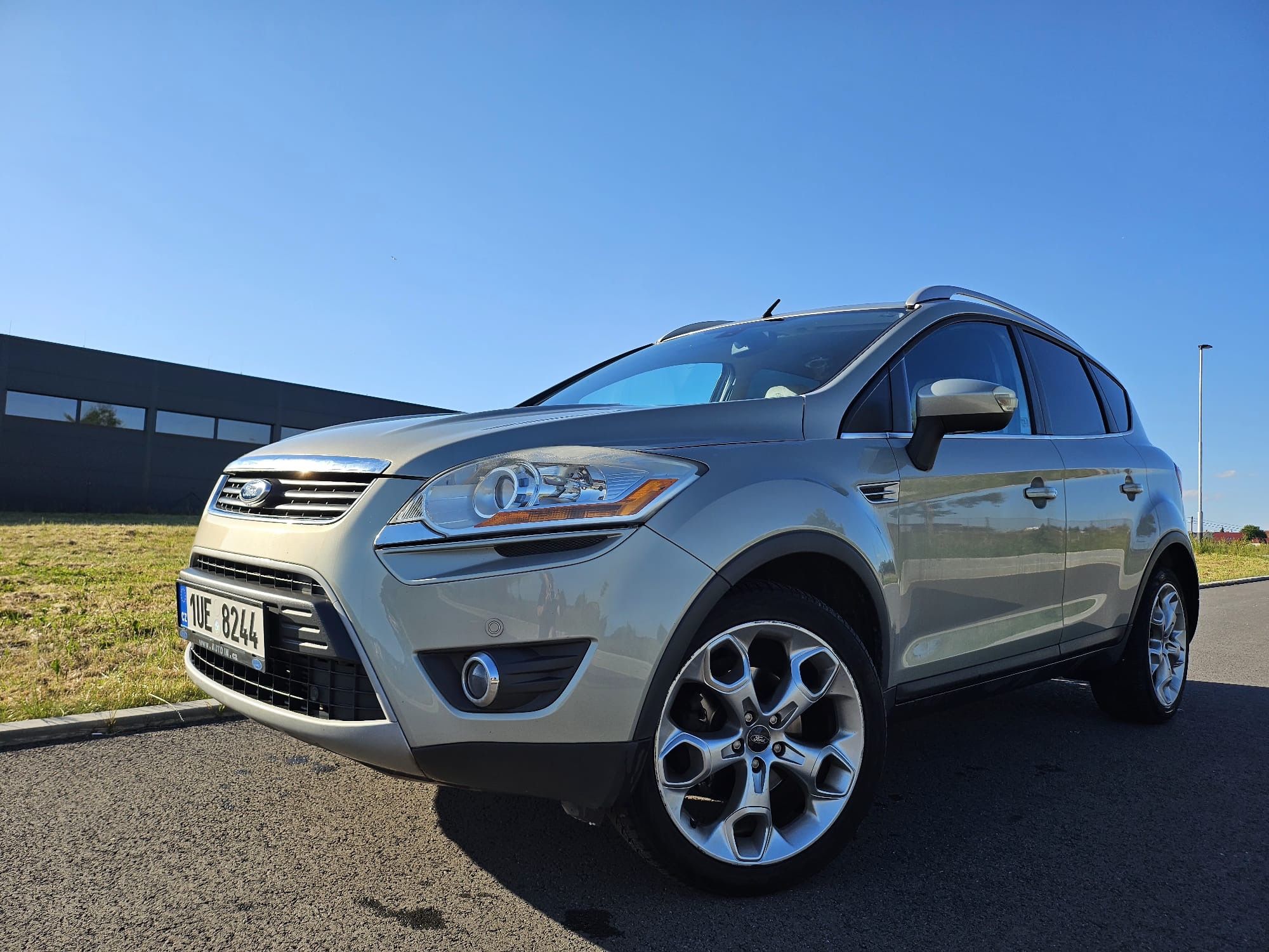 Ford Kuga, 2.0 tdi 120kw 4x4 INDIVIDUAL - fotka 2