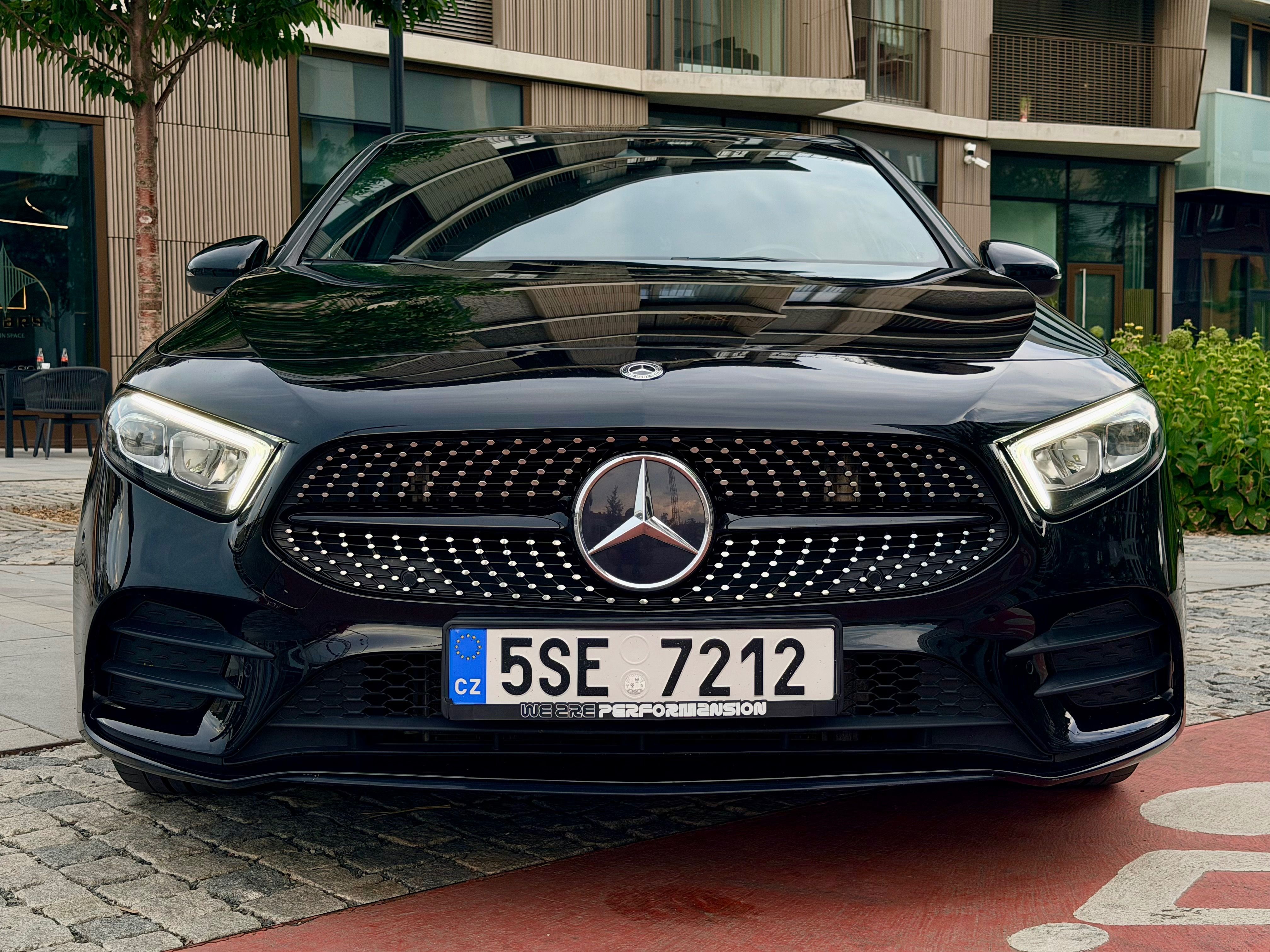 Mercedes-Benz Třídy A, A250 Night Edition - fotka 2