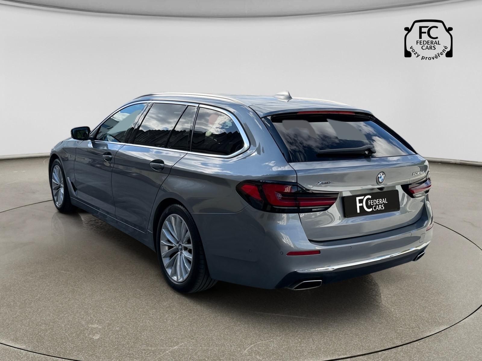 BMW Řada 5, 530d Touring xDrive - fotka 3