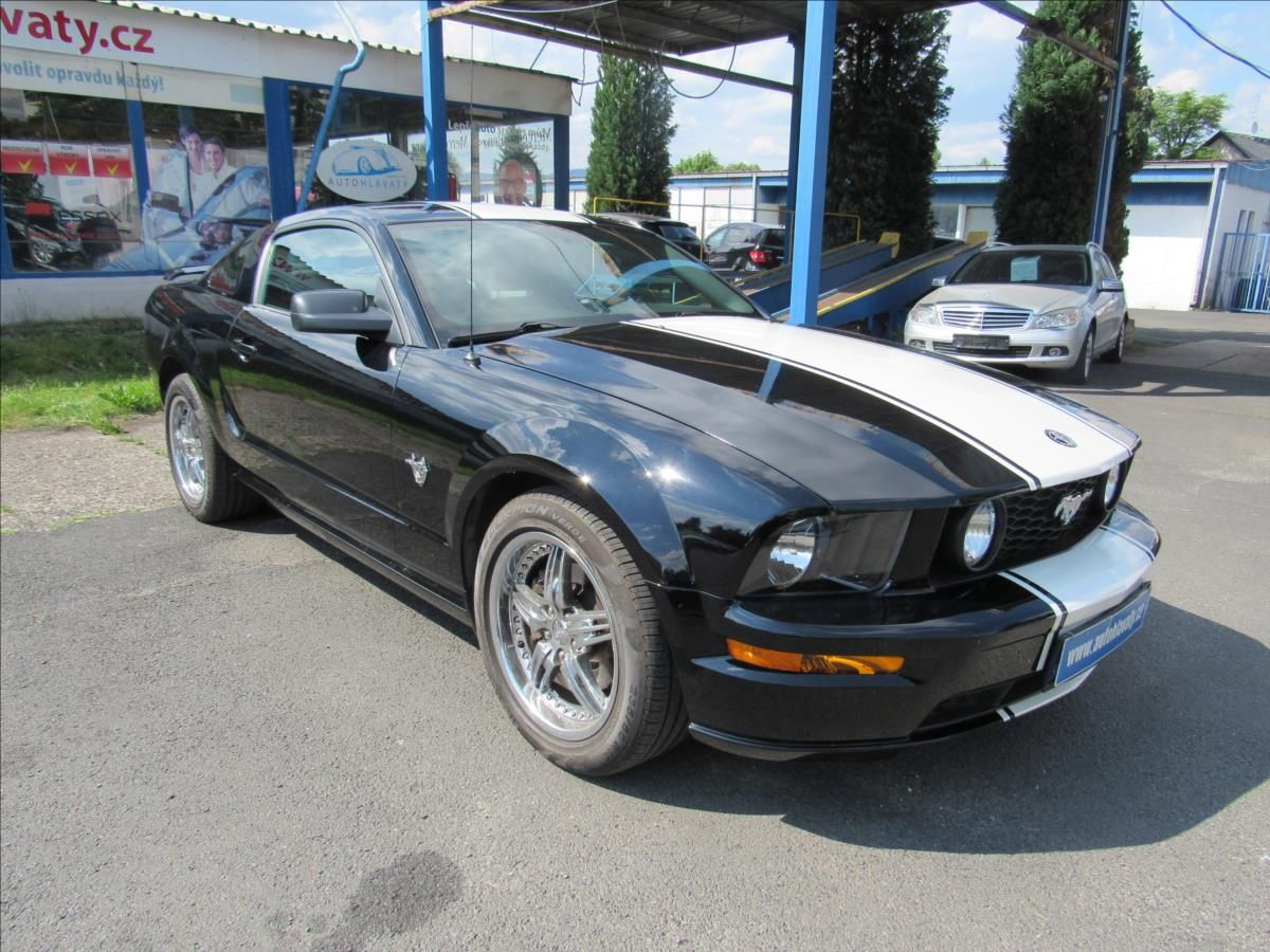 Ford Mustang, 4,6 L V8 GT 224kW - fotka 3
