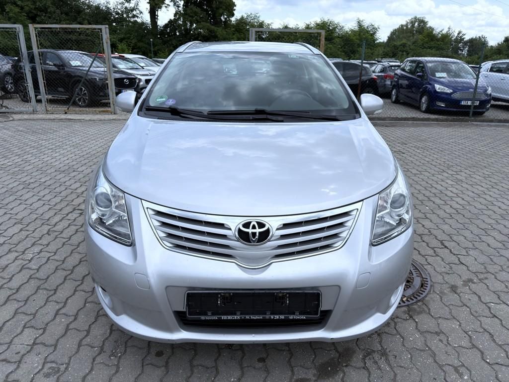 Toyota Avensis, 1.8i 108 kW navi. serviska - fotka 2