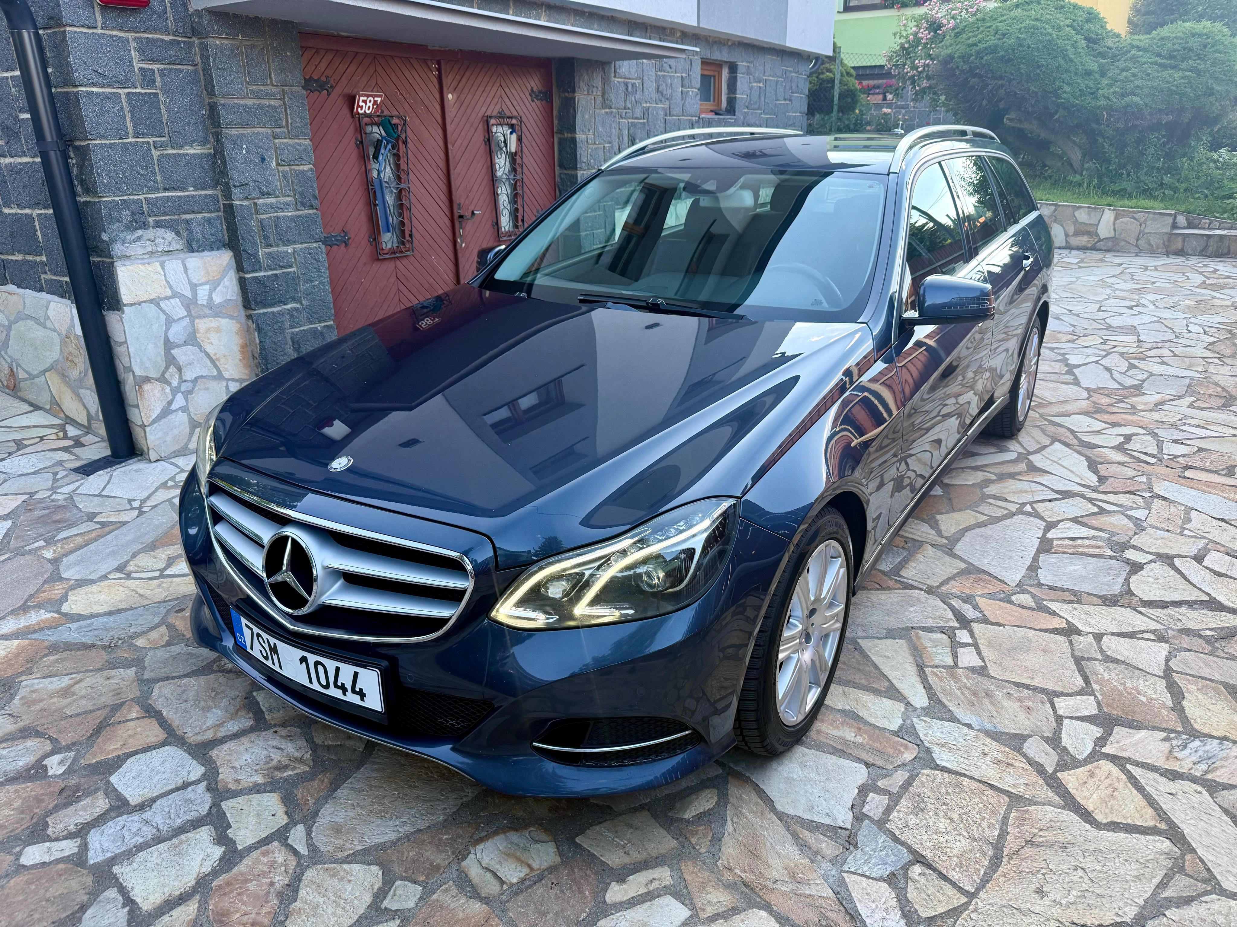 Mercedes-Benz Třídy E, 220 125KW AVANTGARDE LED TAŽN