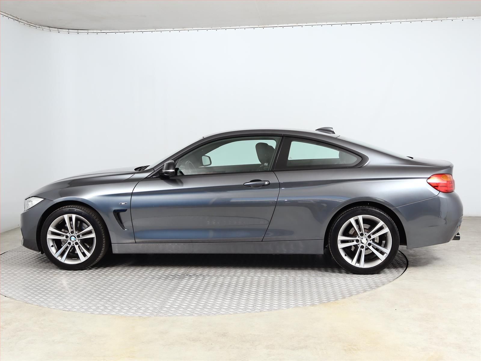 BMW Řada 4, 428i, Sport Line, 4X4 - fotka 3