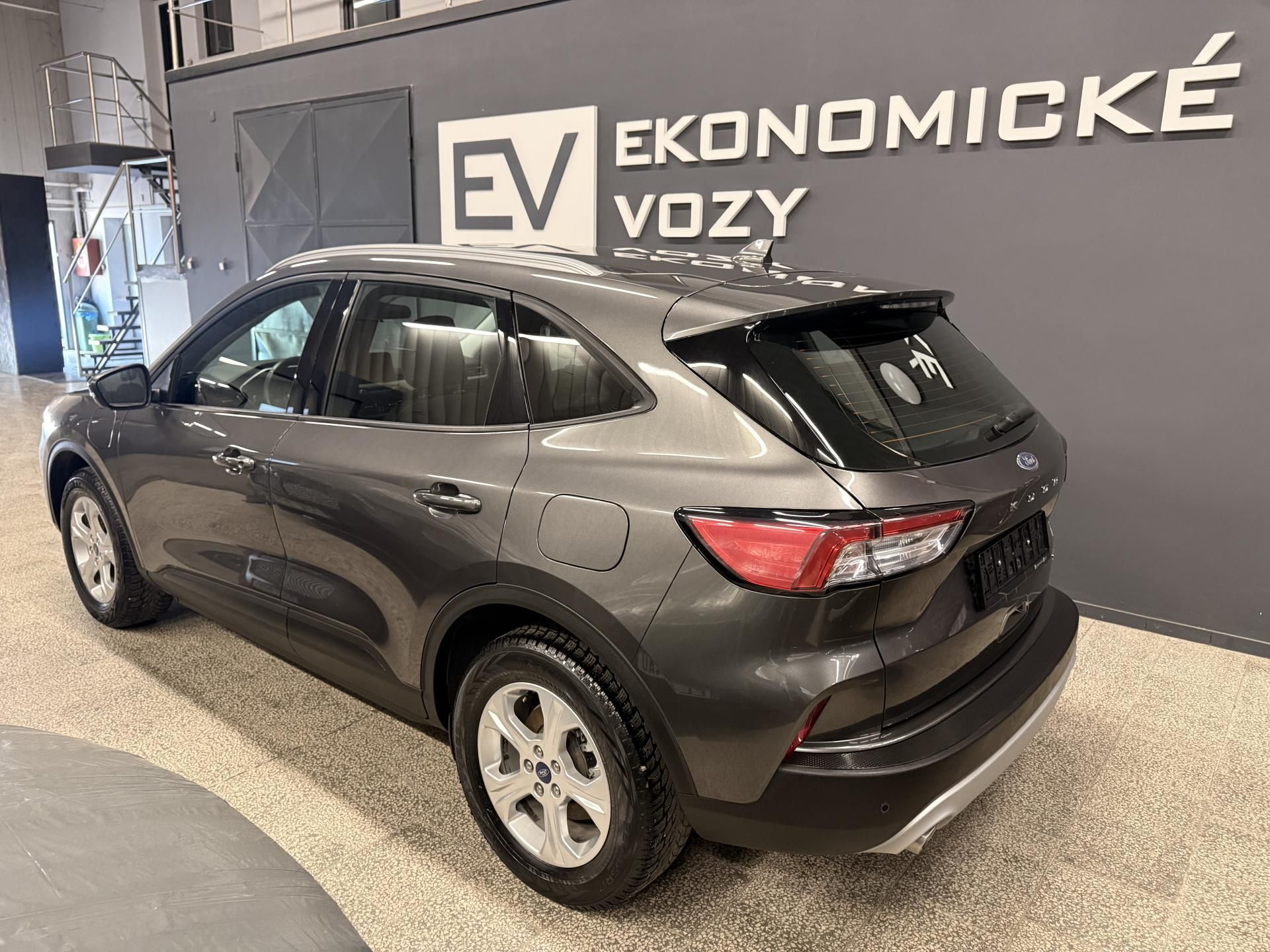 Ford Kuga, 2.5 PHVE, 50km dojezd el - fotka 2