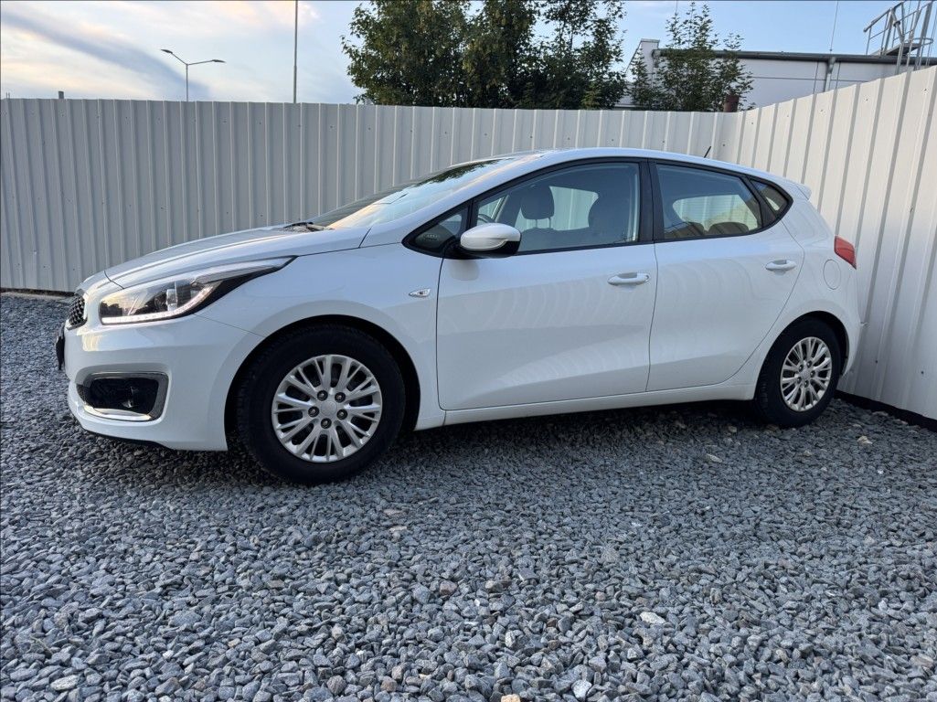 Kia Cee´d, 1,6 GDI 99kW tempomat původ ČR - fotka 3