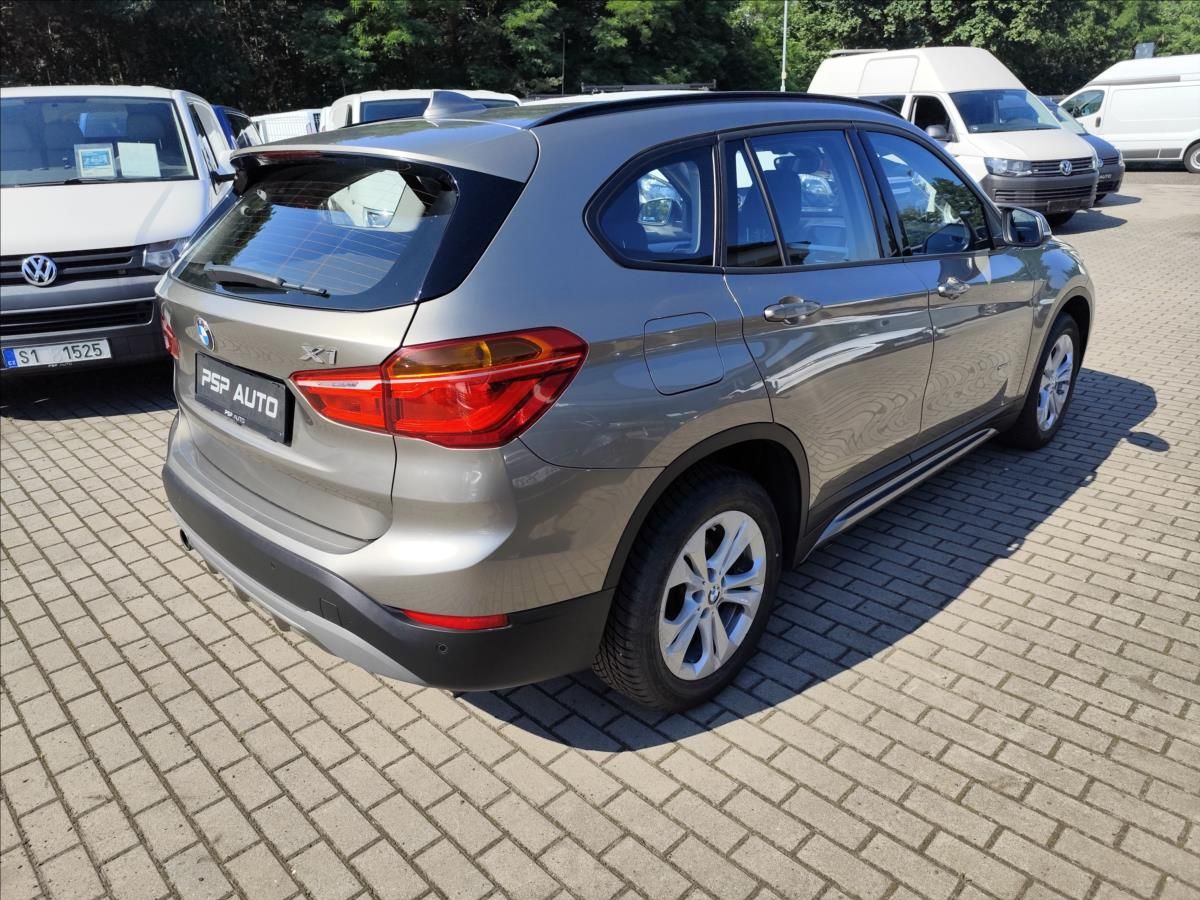 BMW X1, 18i sDRIVE AUT ČR 1.MAJ 103KW - fotka 2