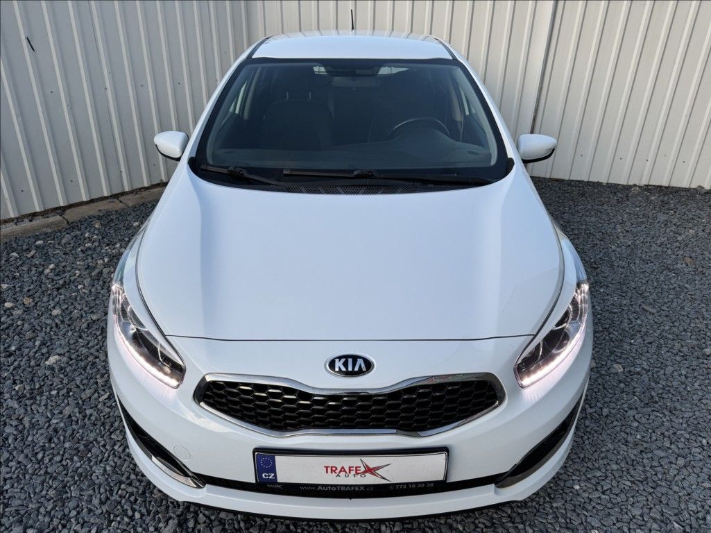 Kia Cee´d, 1,6 GDI 99kW tempomat původ ČR - fotka 6