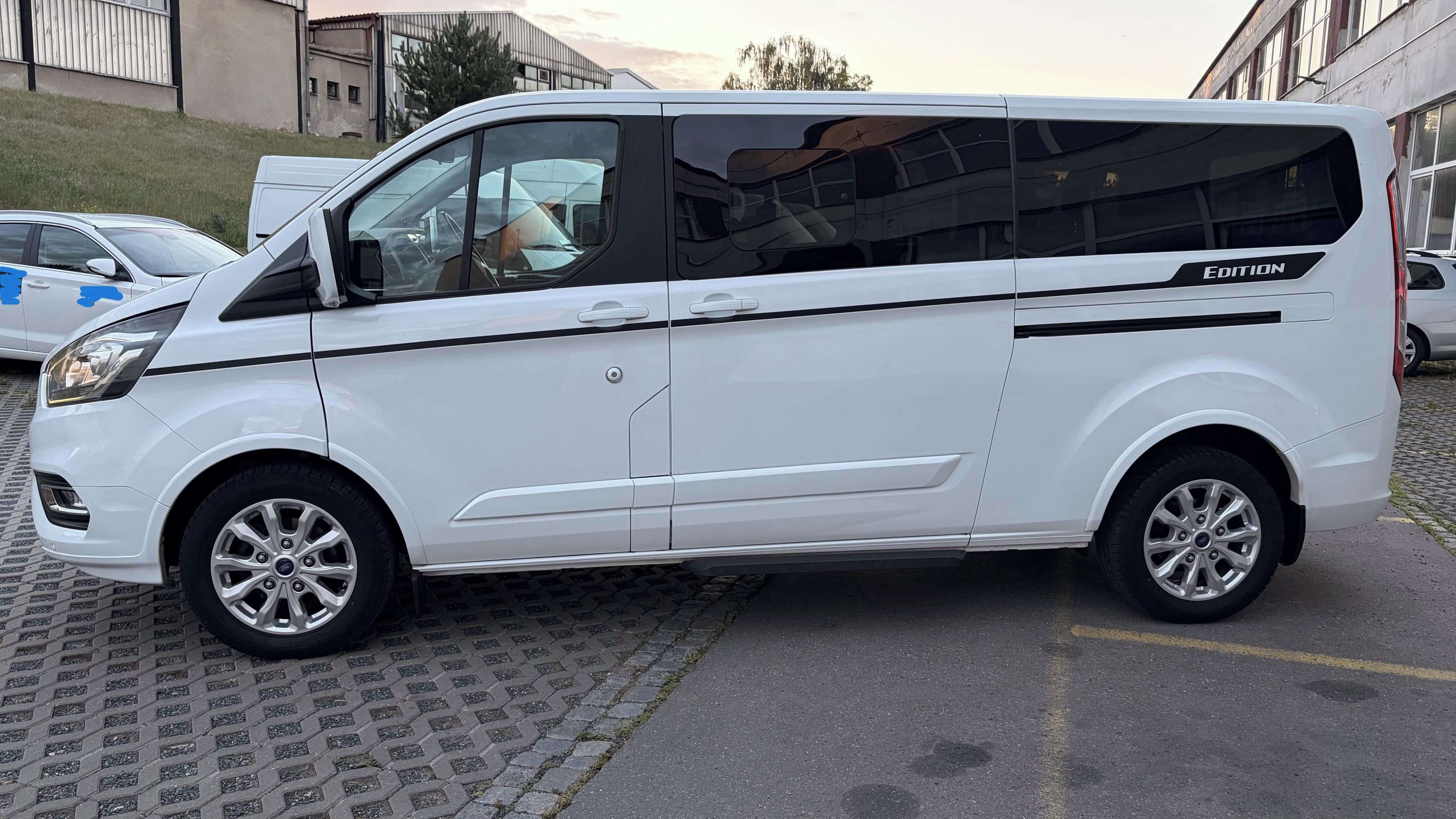 Ford Tourneo Custom - fotka 2
