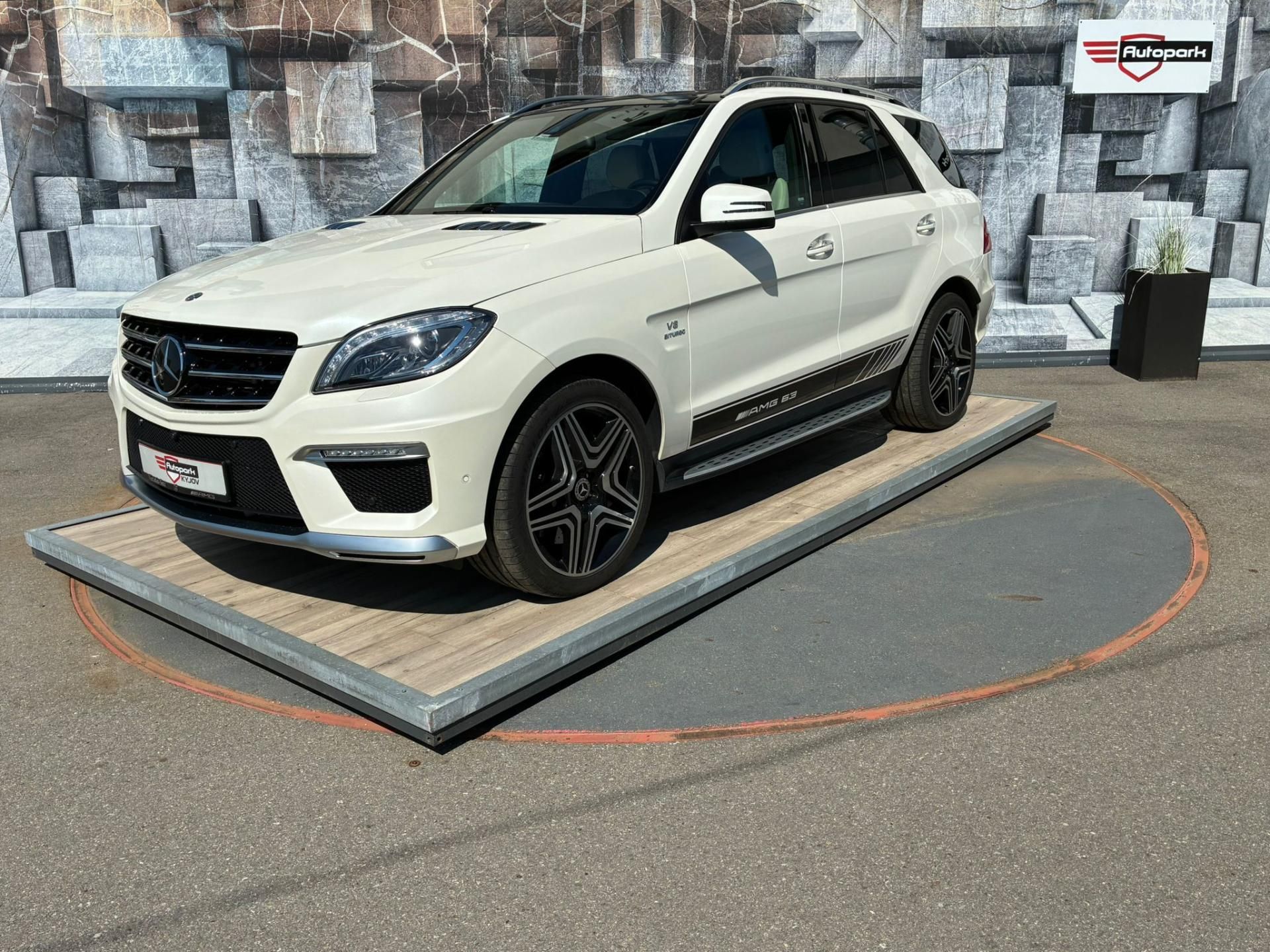 Mercedes-Benz Třídy M, ML63 AMG BITURBO,386KW, 4MATIC - fotka 3