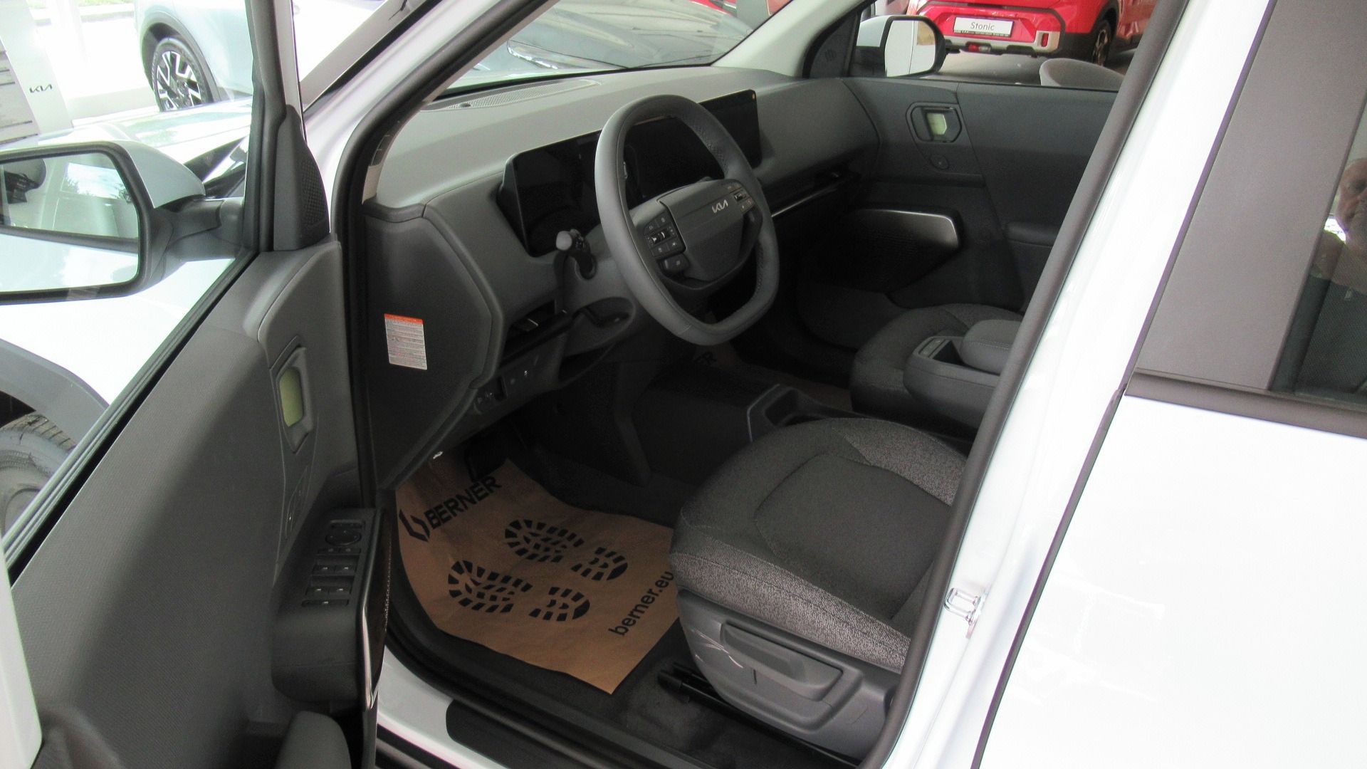 Kia EV2, 5P 4x2 AIR 108 KW + 42,2 KWH - fotka 6
