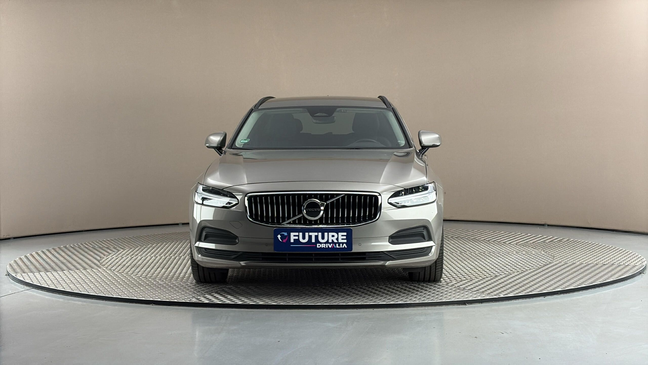 Volvo V90, 2.0 B4 AUT Momentum Pro - fotka 3