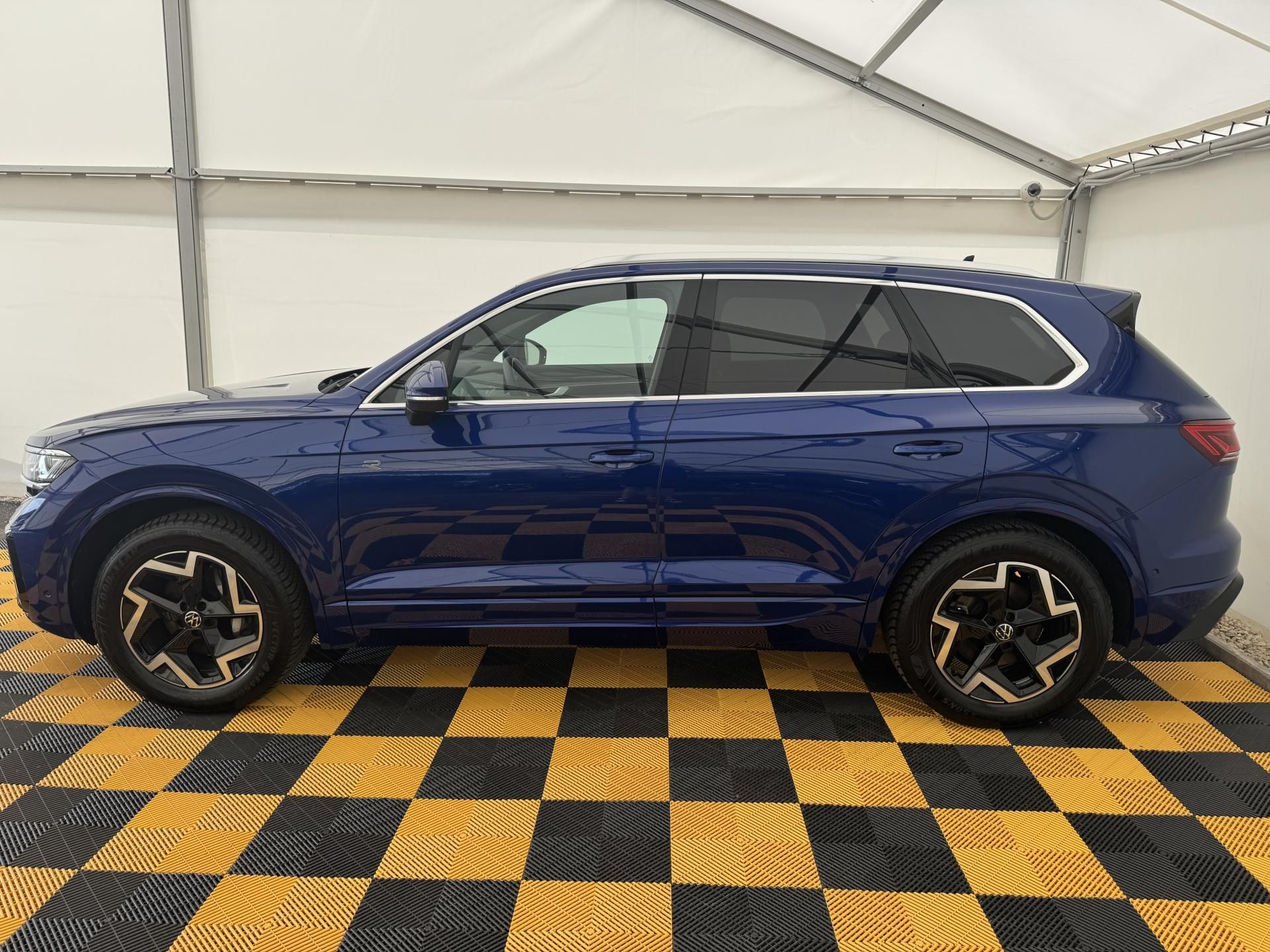Volkswagen Touareg, 3.0Tdi*1-MAJ*DPH*R-LINE*HUD* - fotka 4