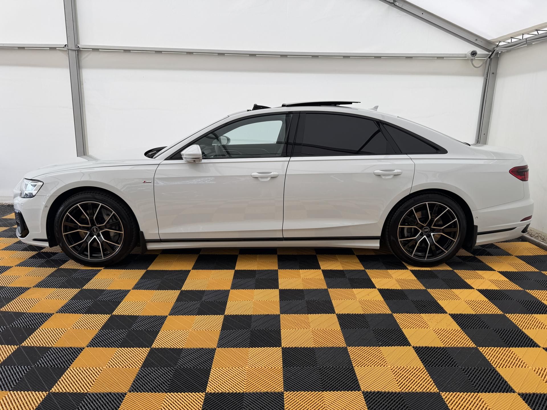 Audi A8, 55Tfsi*250kw*4x4*S-Line*DPH* - fotka 4