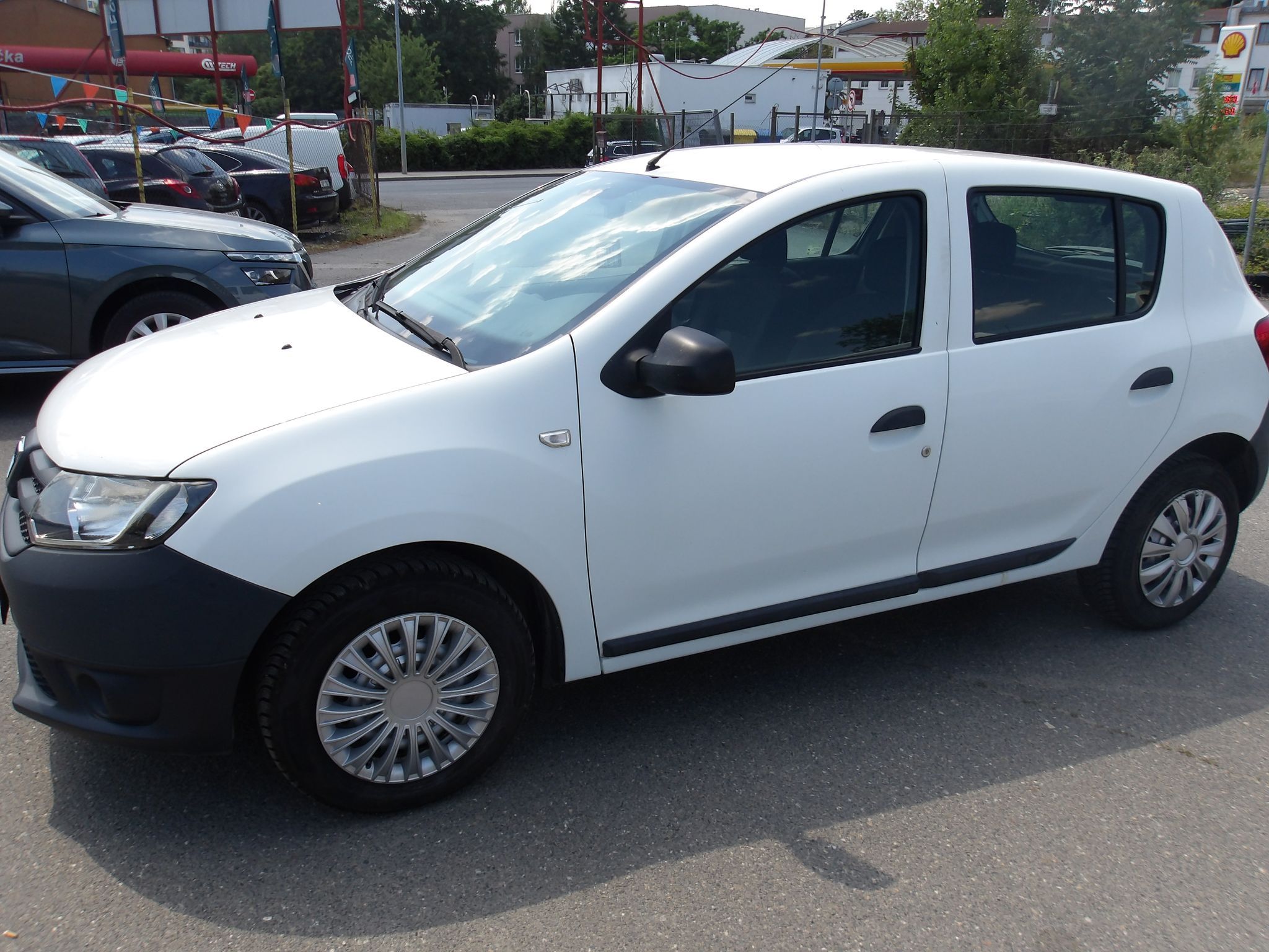 Dacia Sandero, 1,2i ČR NAJ.66000km !!! - fotka 2
