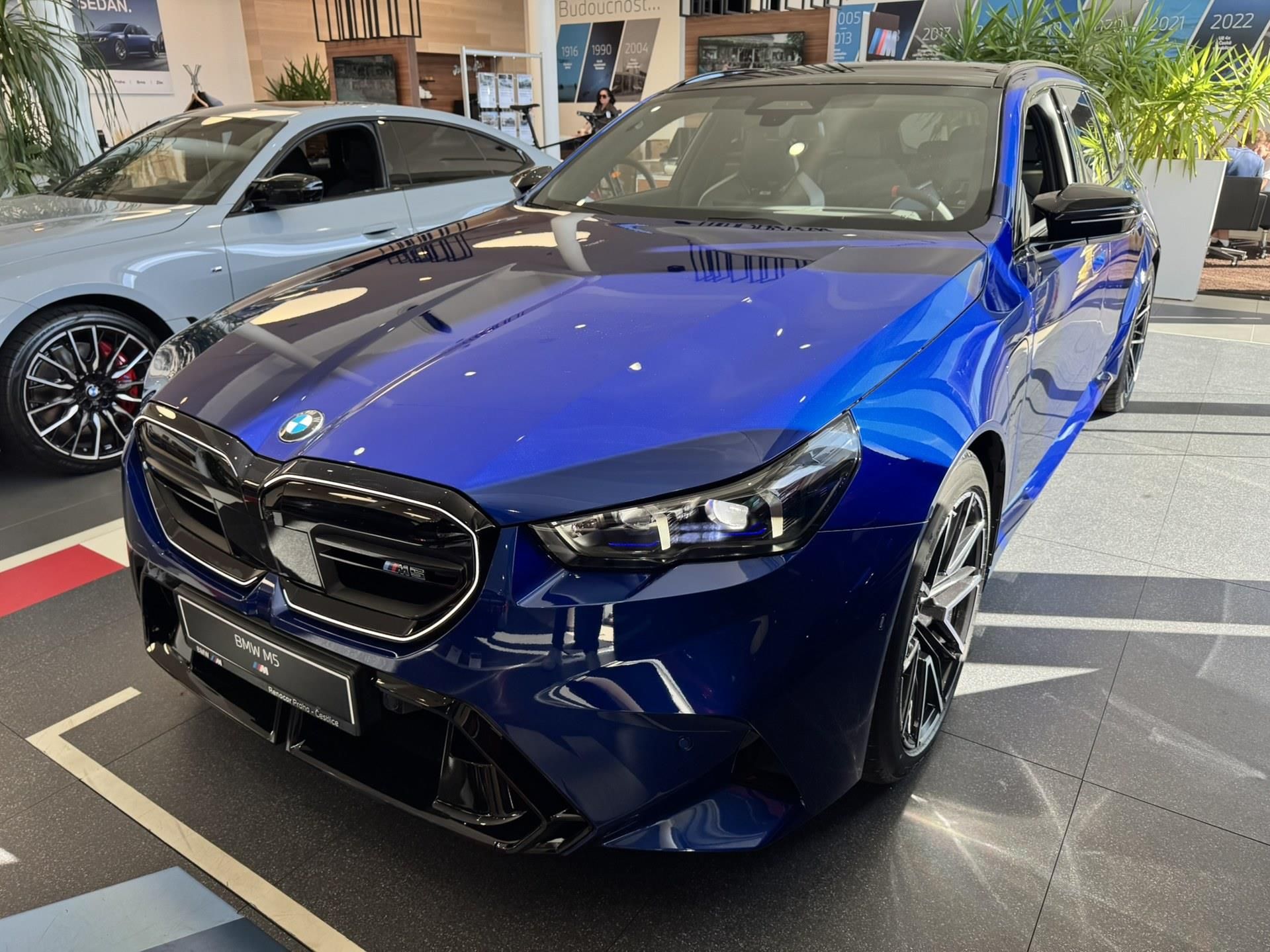 BMW M5, M5 Touring