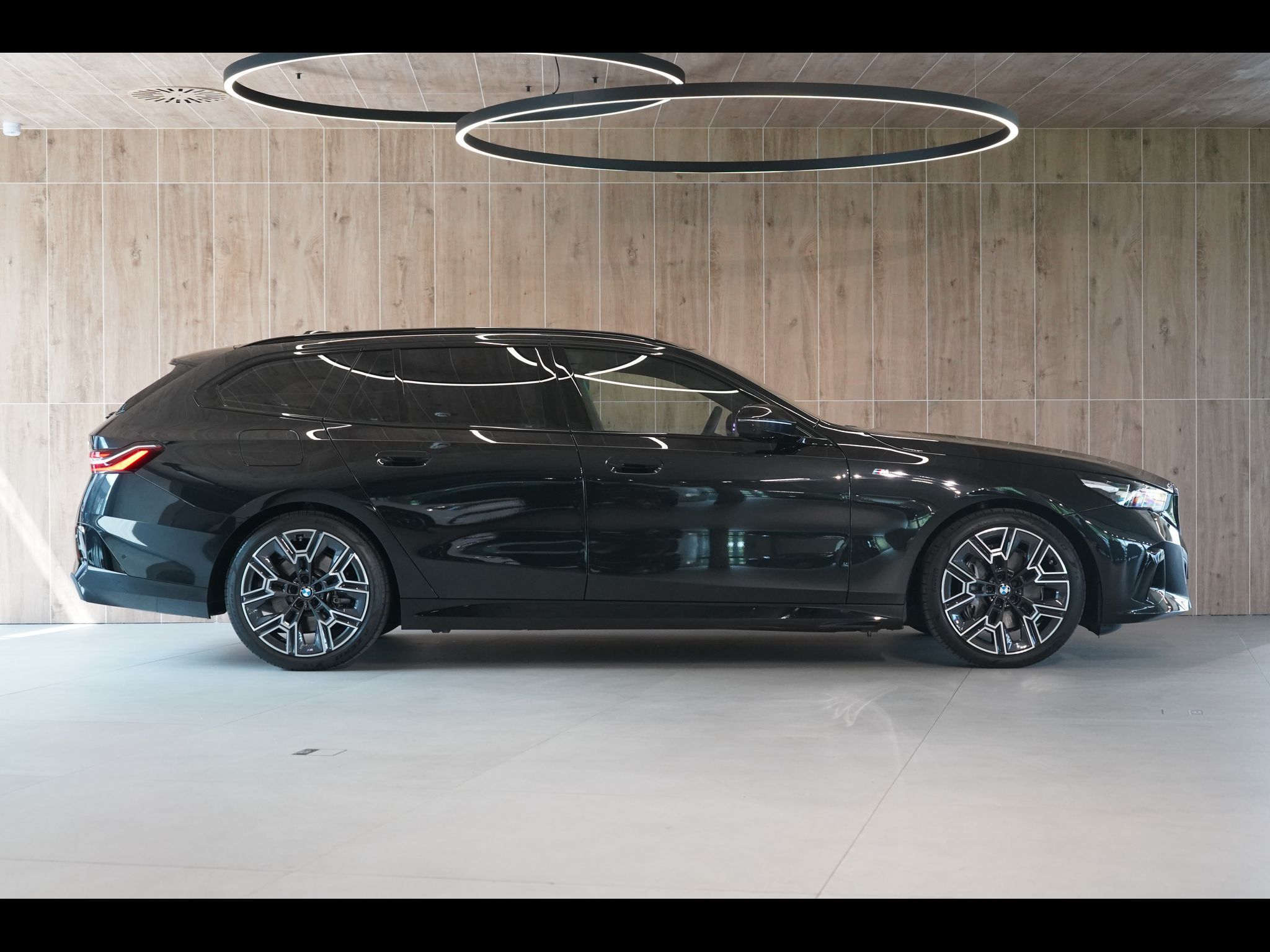 BMW Řada 5, 540d xDrive, Bowers, Tažné - fotka 6
