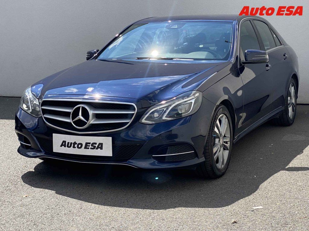 Mercedes-Benz Třídy E, 3.0 CDi E350 4matic,AT - fotka 3