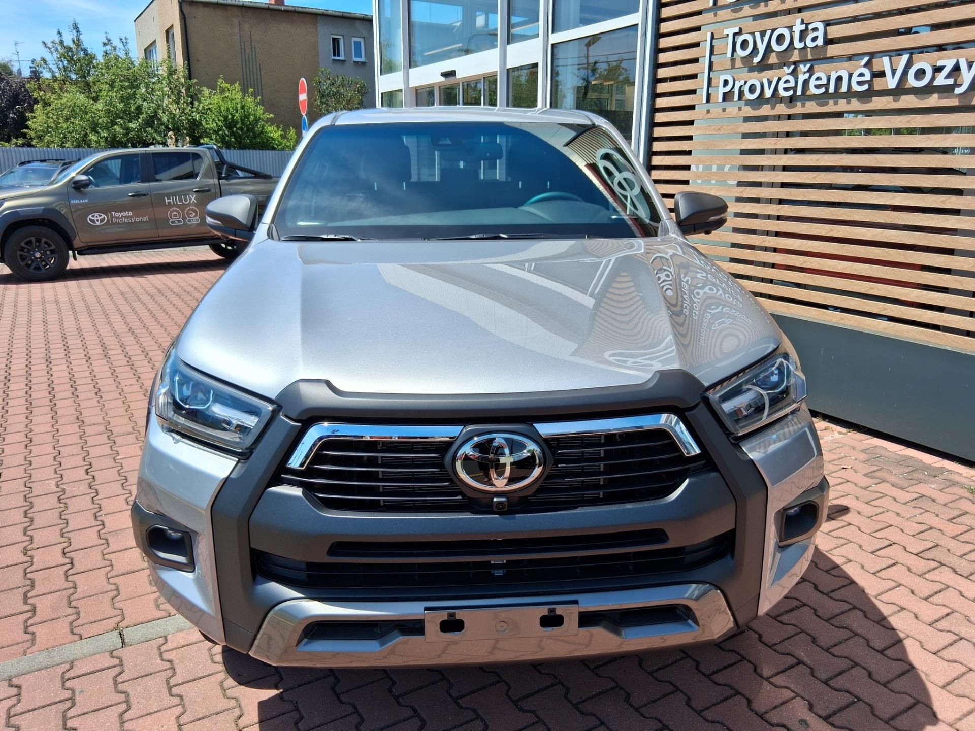 Toyota Hilux, 2,8 D-4D 205K  INVINCIBLE - fotka 2