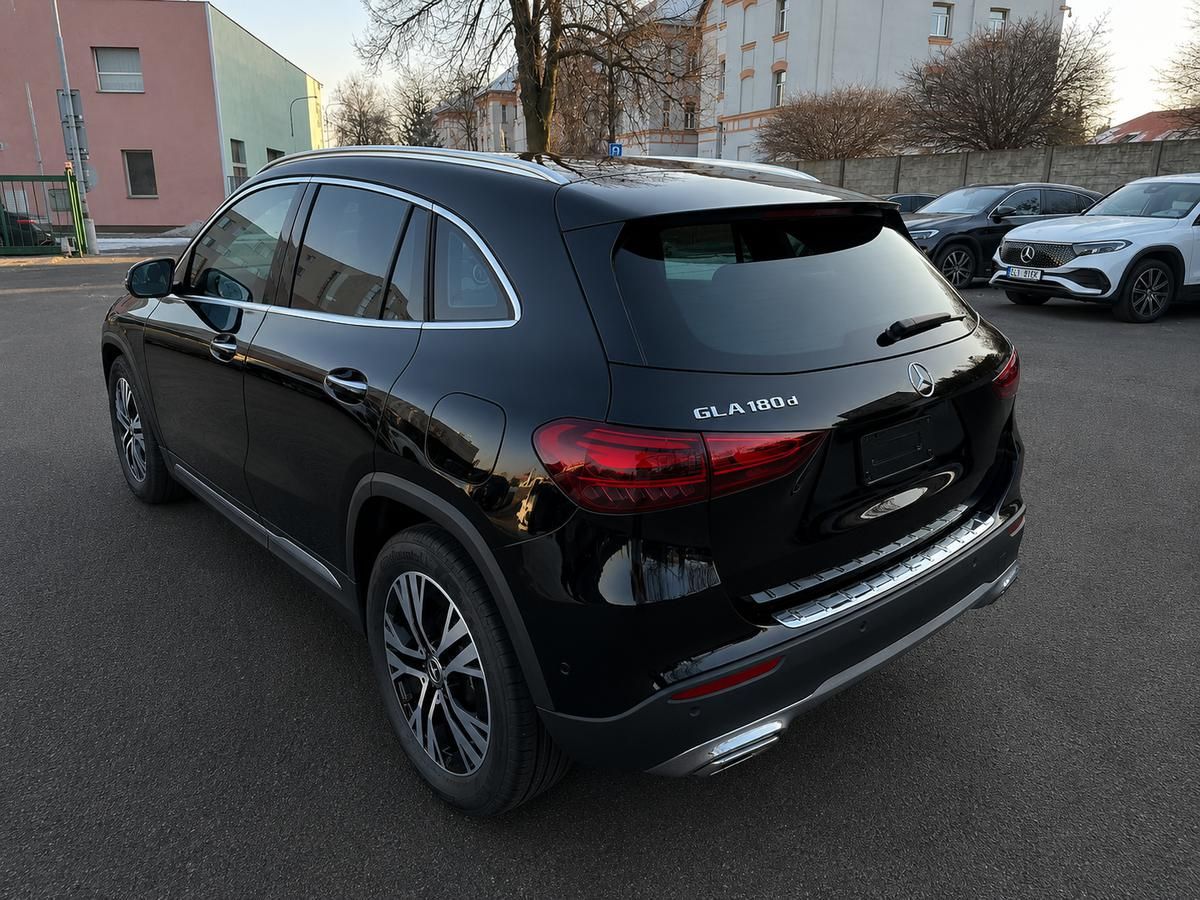 Mercedes-Benz GLA, 180 d - fotka 5