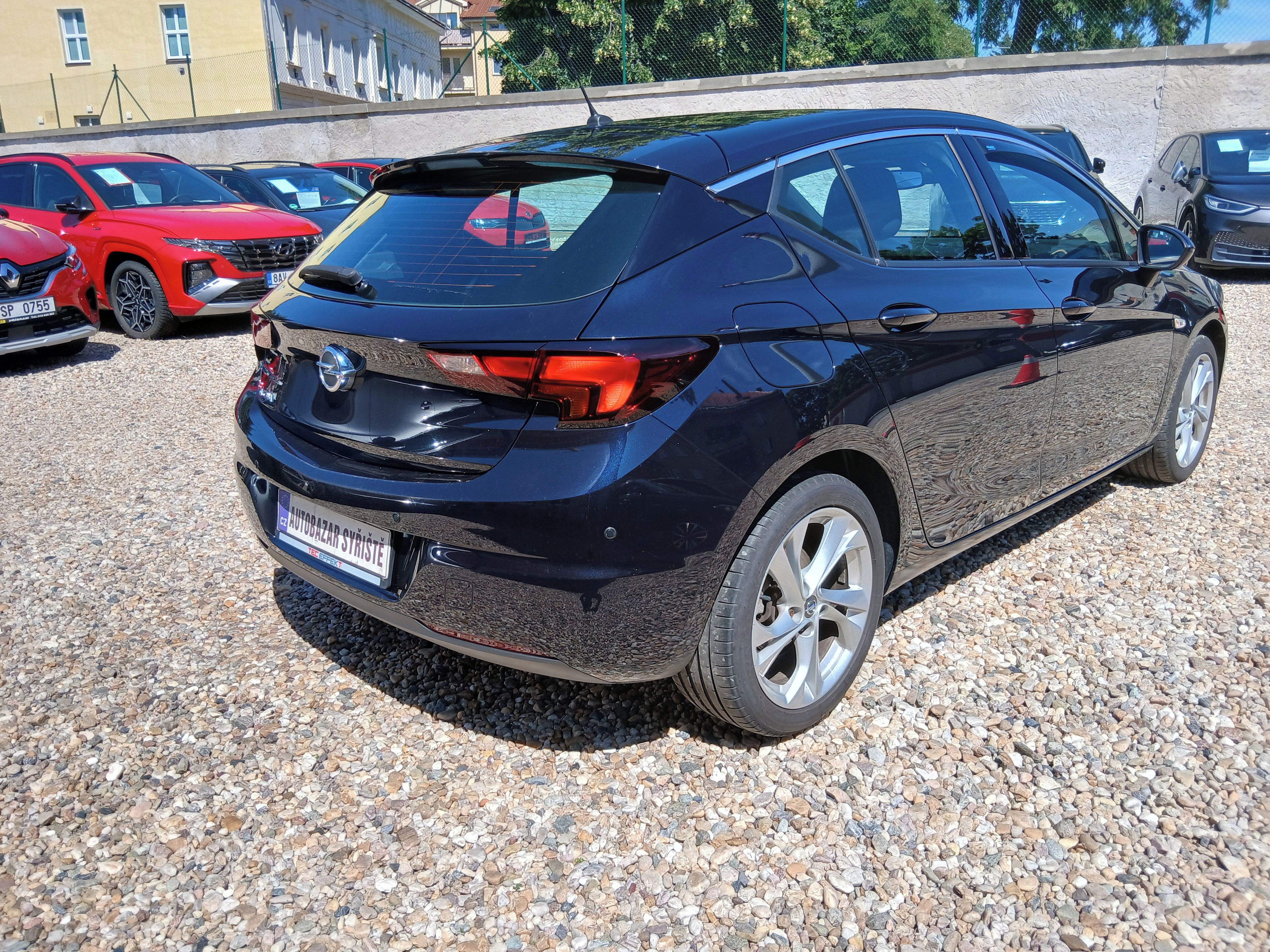 Opel Astra, 1.6CDTi 100KW S.Kniha +Zim.kol - fotka 5