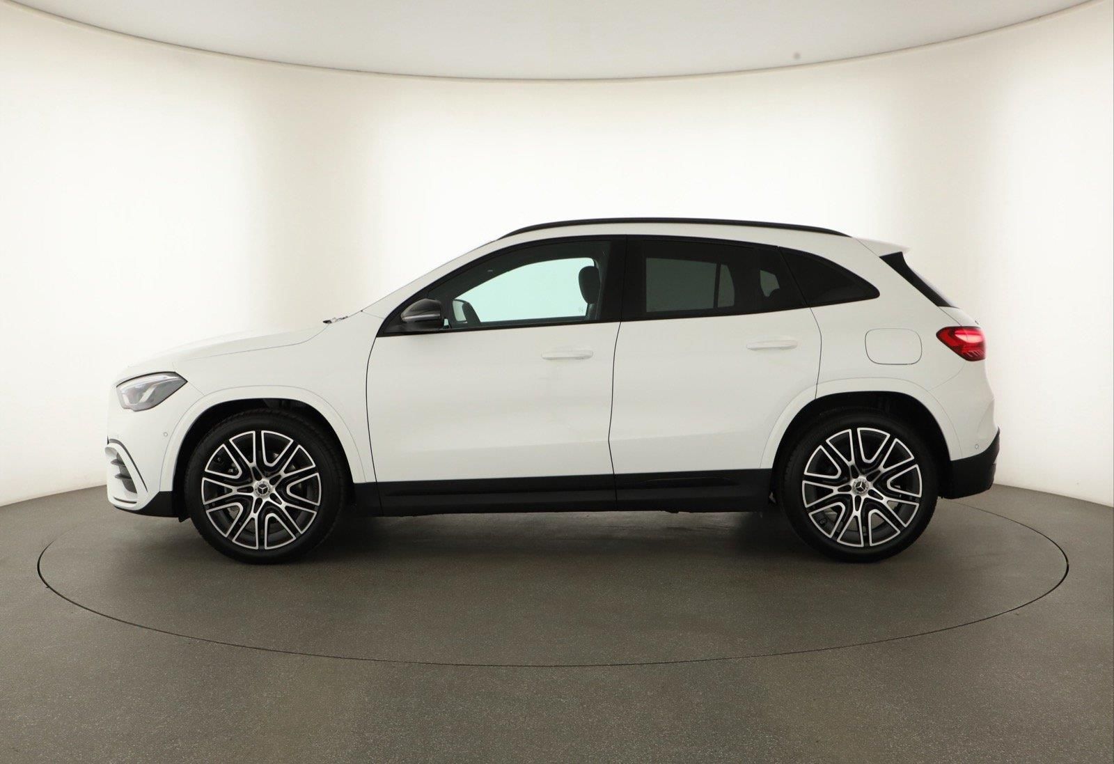 Mercedes-Benz GLA, 180, AMG Line, Navigace - fotka 3