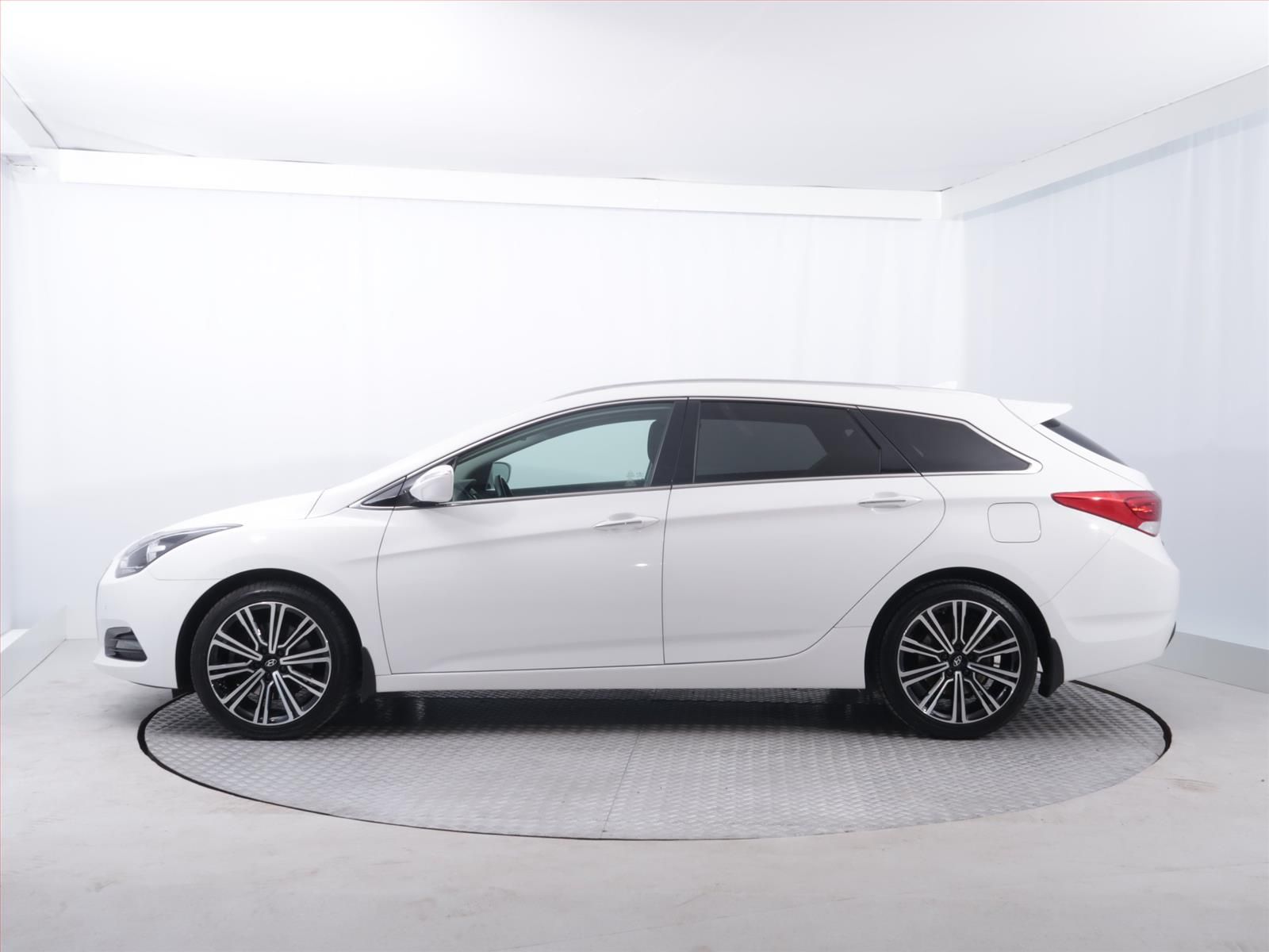 Hyundai i40, 2.0 GDI, Serv.kniha, Navi - fotka 3