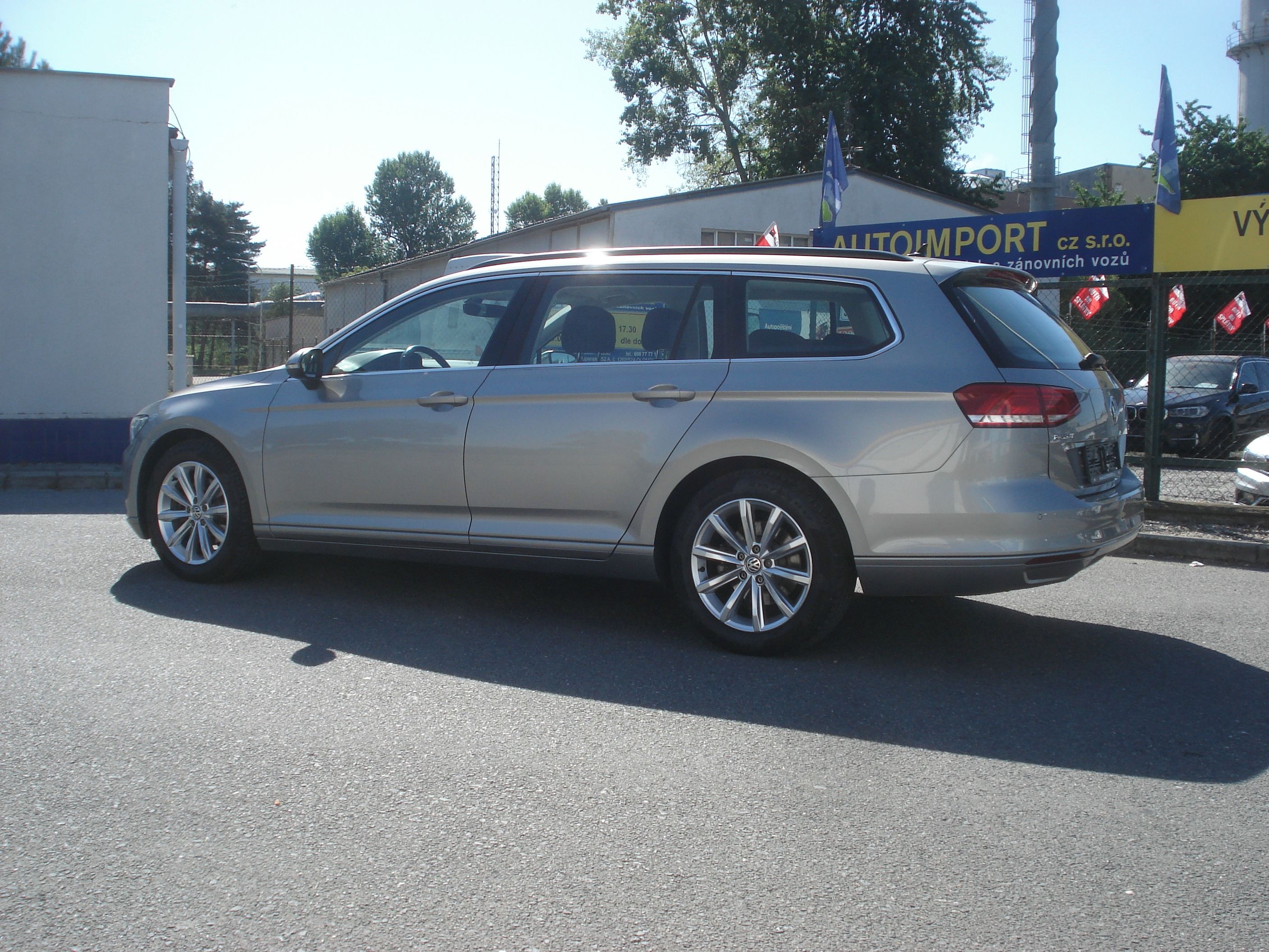Volkswagen Passat, 2.0 TDi NAVI DSG - fotka 4