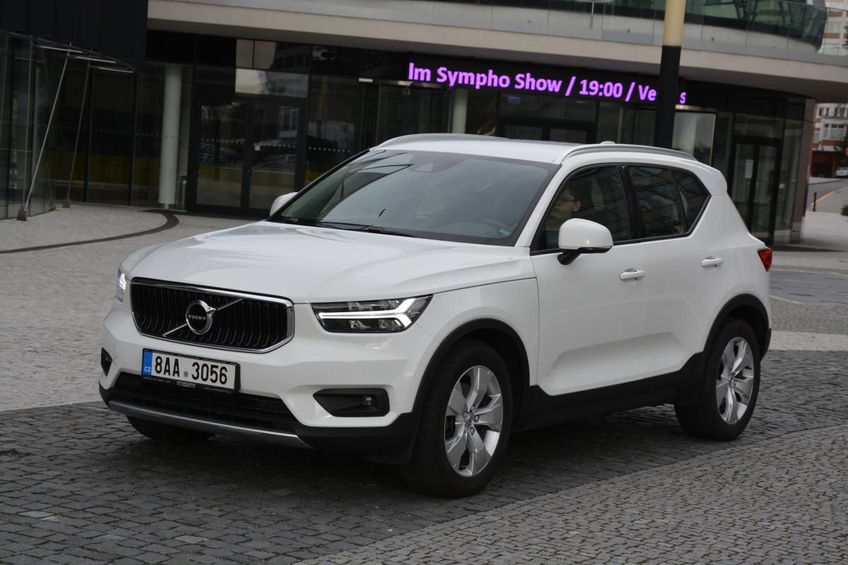 Volvo XC40, 2,0 D3 DRIVE-E MomentumPRO 4x4 - fotka 5