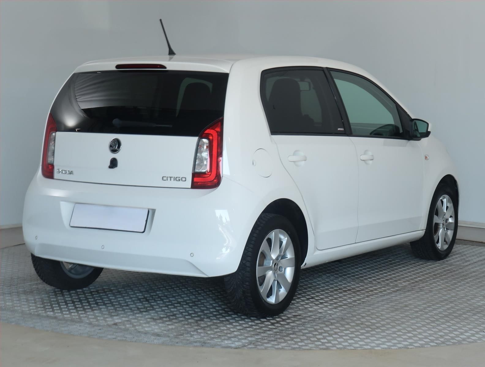 Škoda Citigo, 1.0 MPI, Klima, Park. senzory - fotka 5