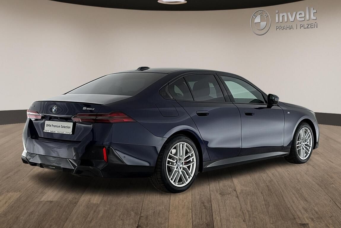 BMW Řada 5, 540d xDrive Sedan - fotka 3