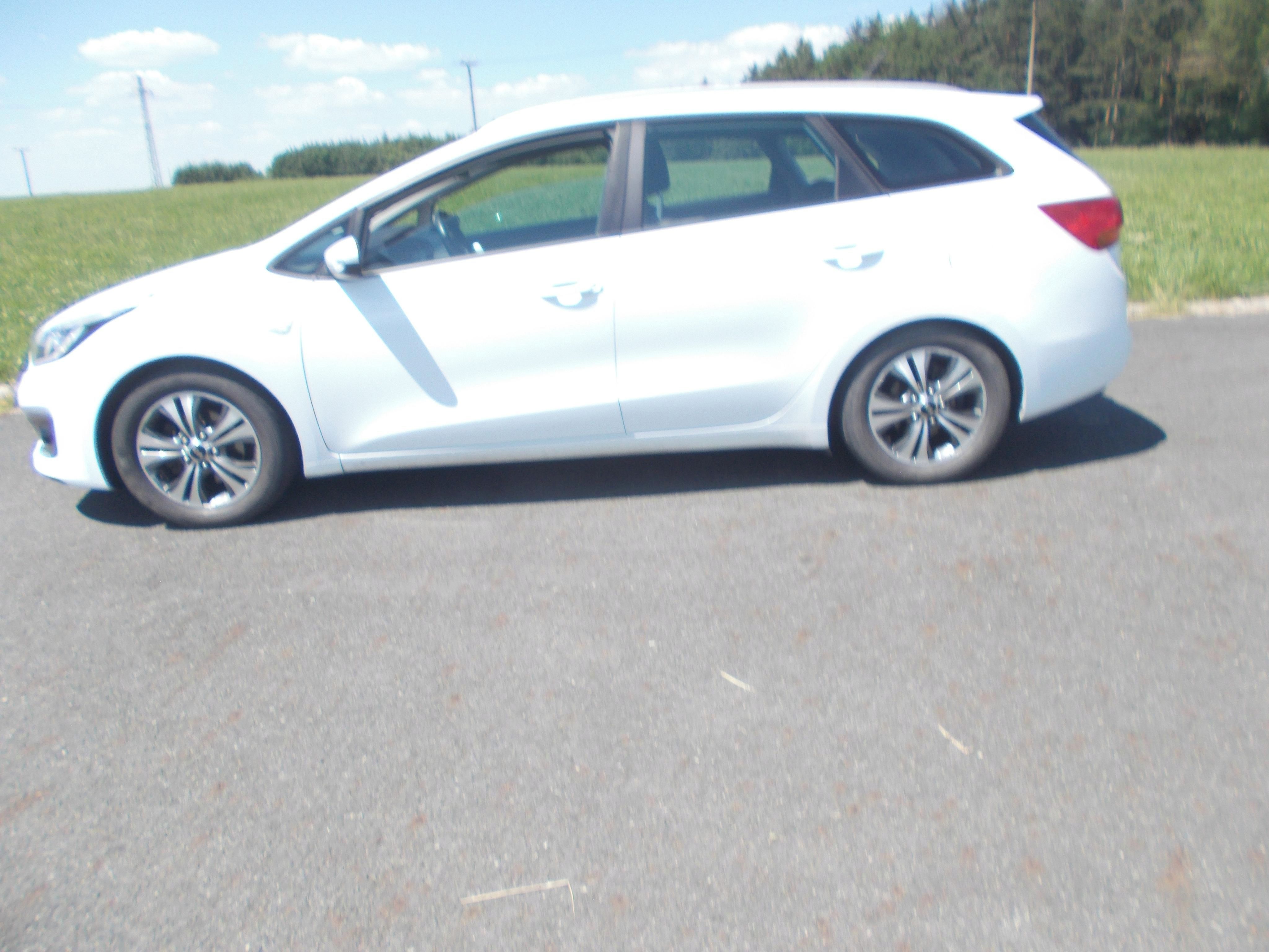 Kia Cee´d, 1,6 CRDi koup v ČR 2 majitel - fotka 2