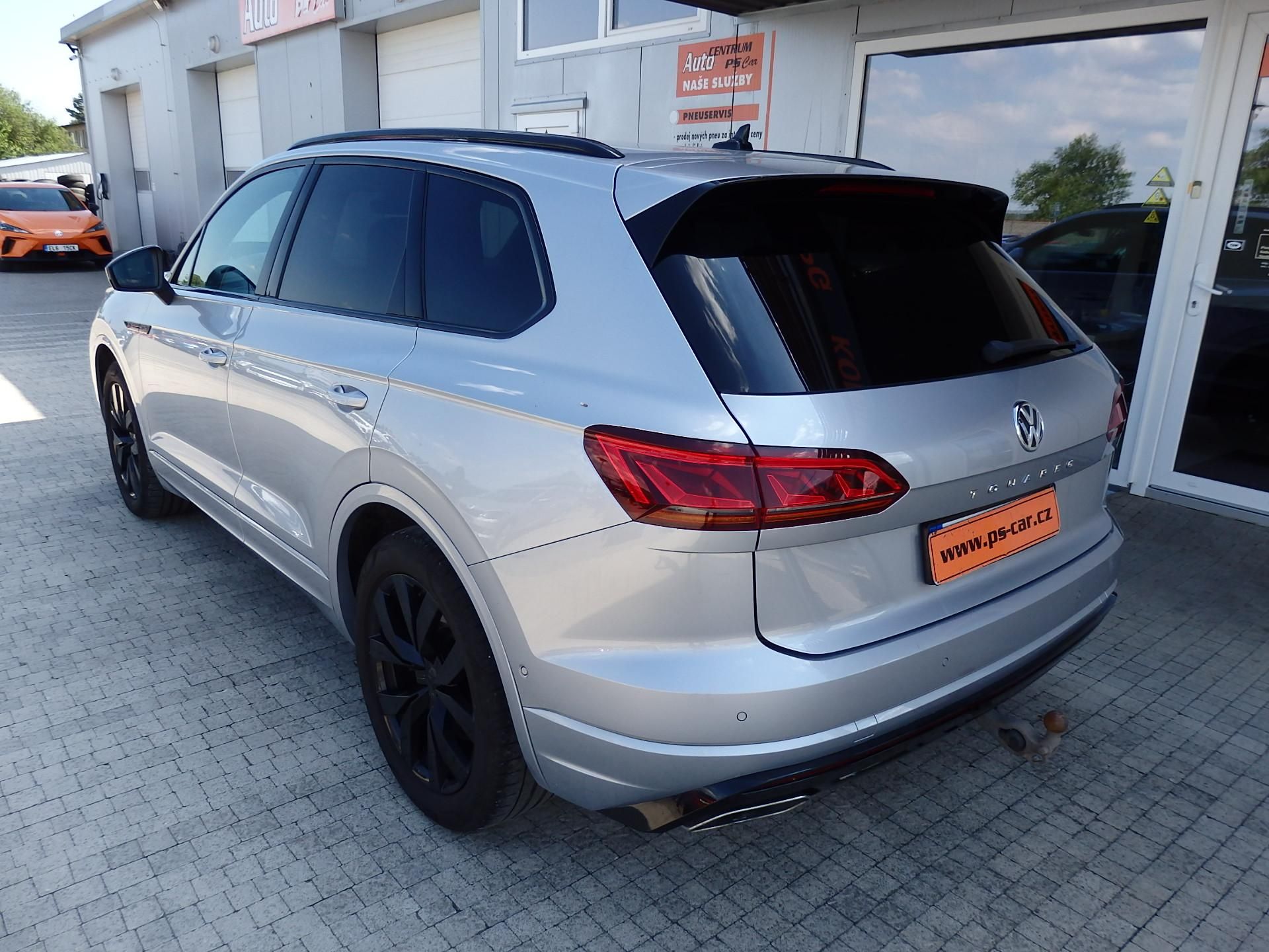 Volkswagen Touareg, 4.0 TDI V8 310 kW R-LINE - fotka 5